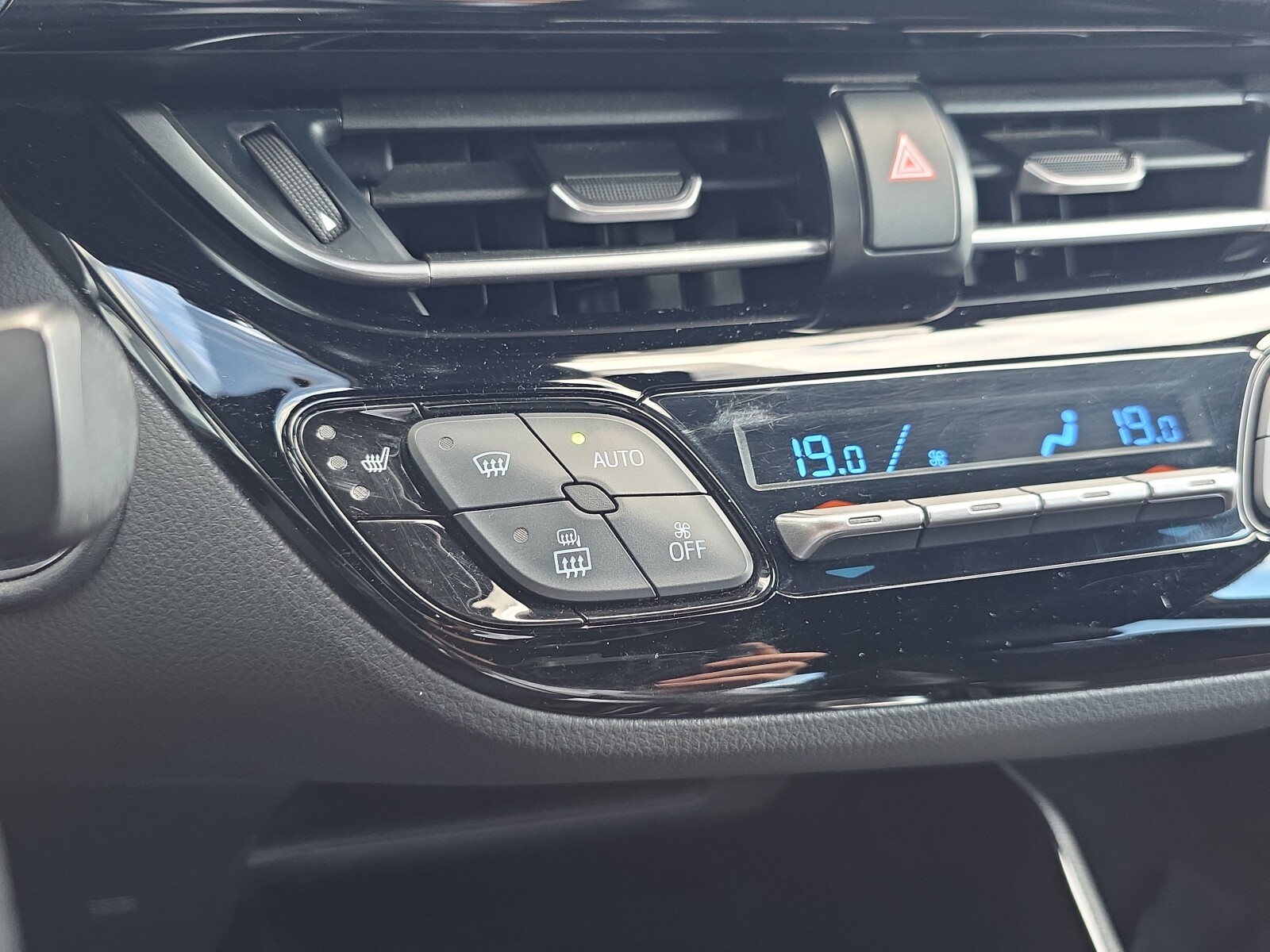 Toyota C-HR - zdjęcie 24