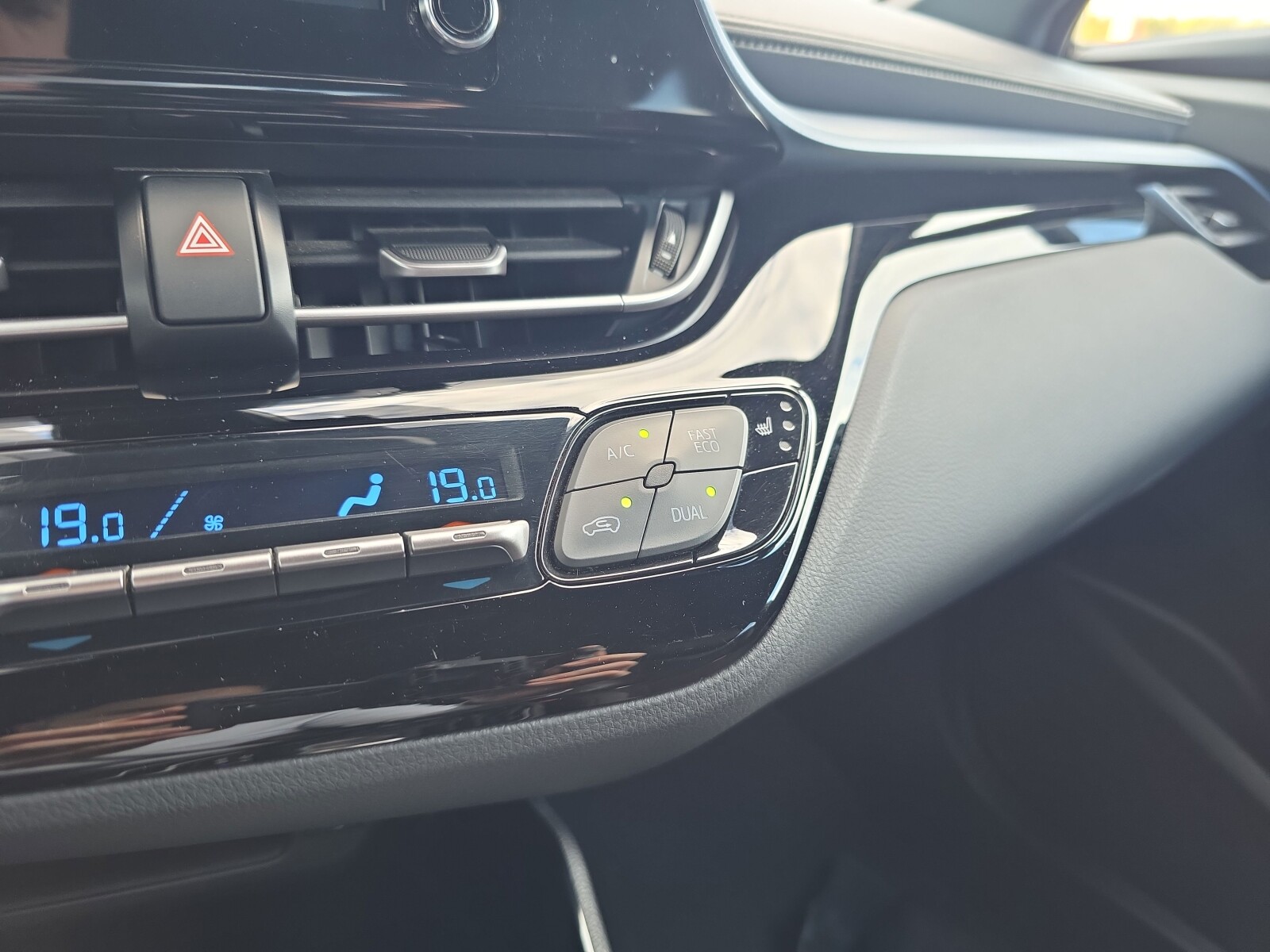 Toyota C-HR - zdjęcie 25