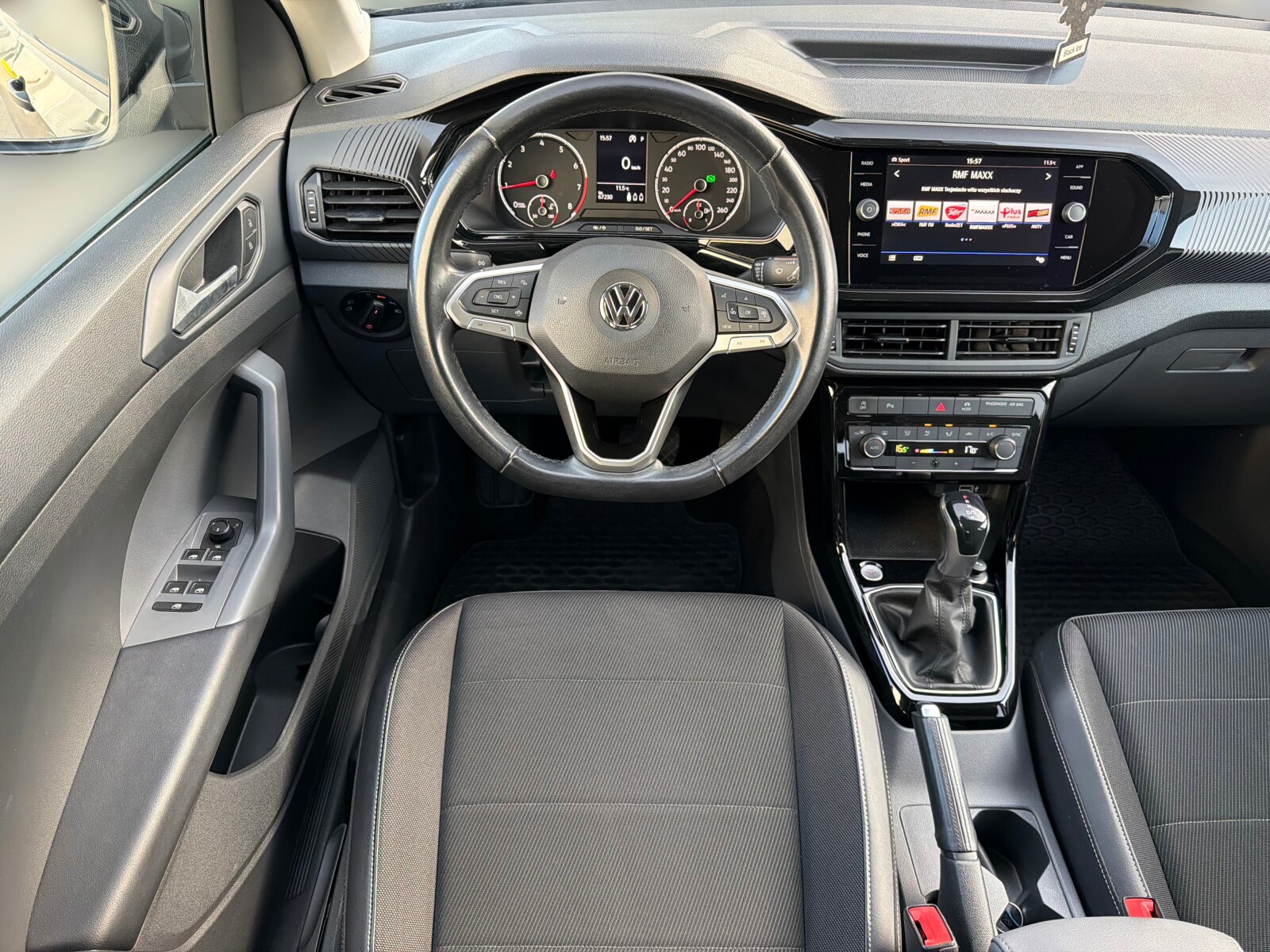 Volkswagen T-Cross - zdjęcie 17