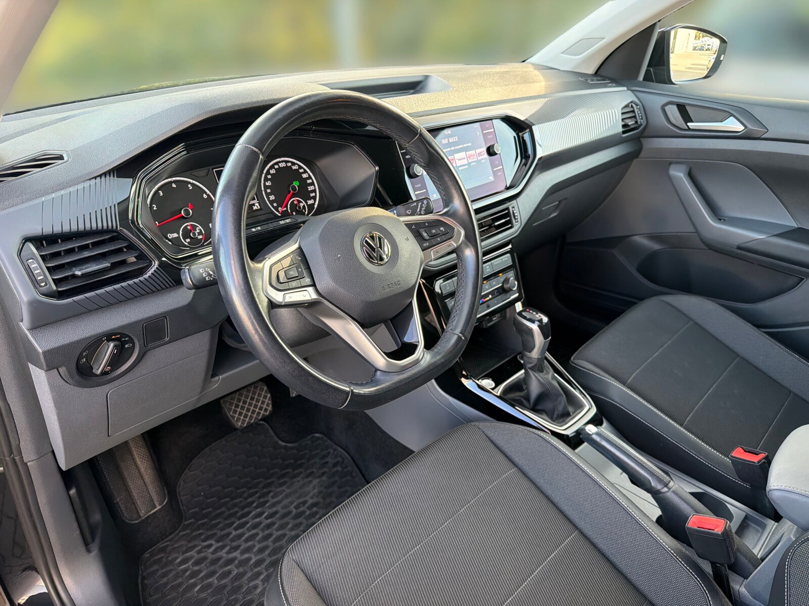 Volkswagen T-Cross - zdjęcie 9