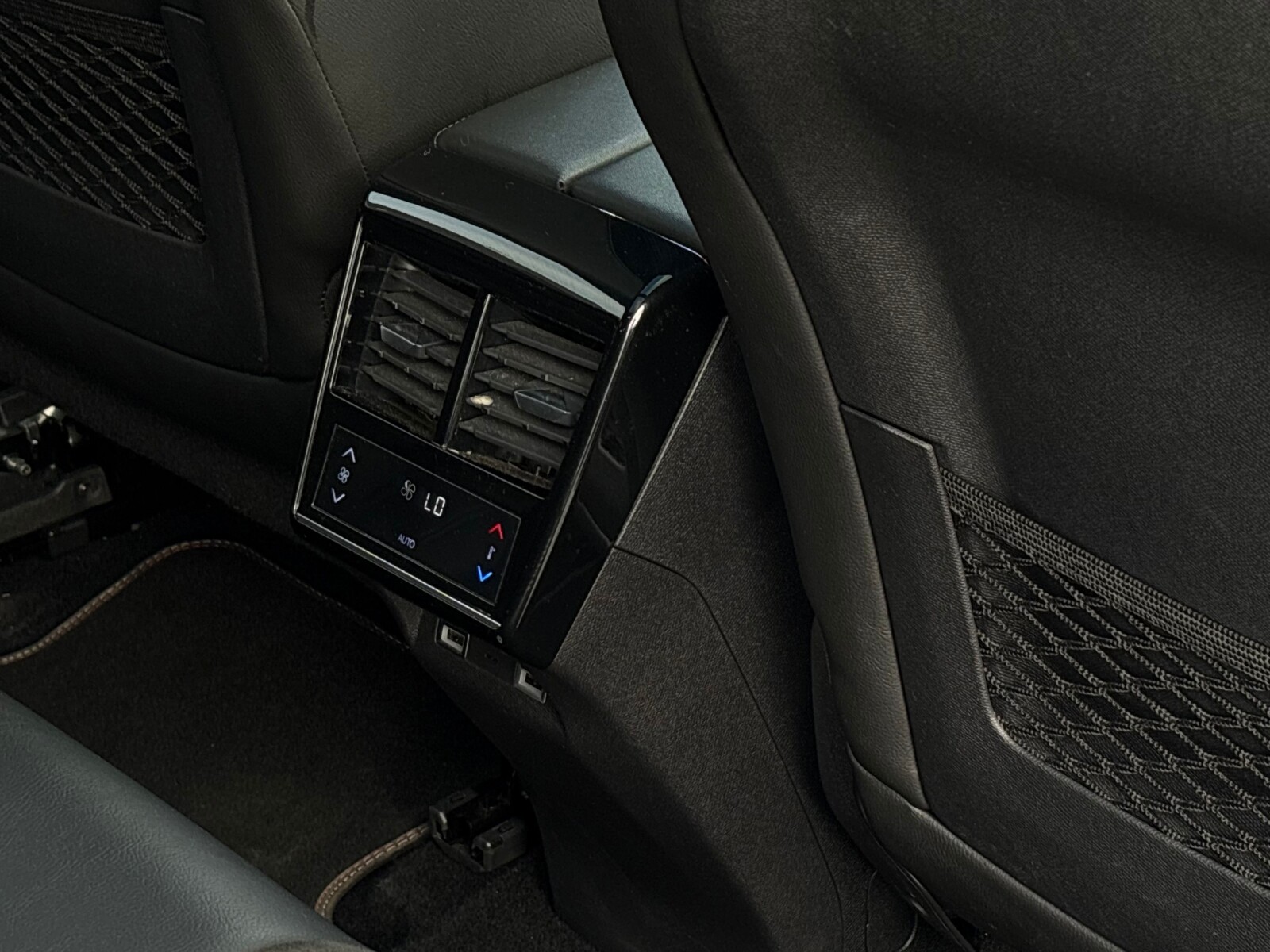 DS Automobiles DS 7 Crossback - zdjęcie 28