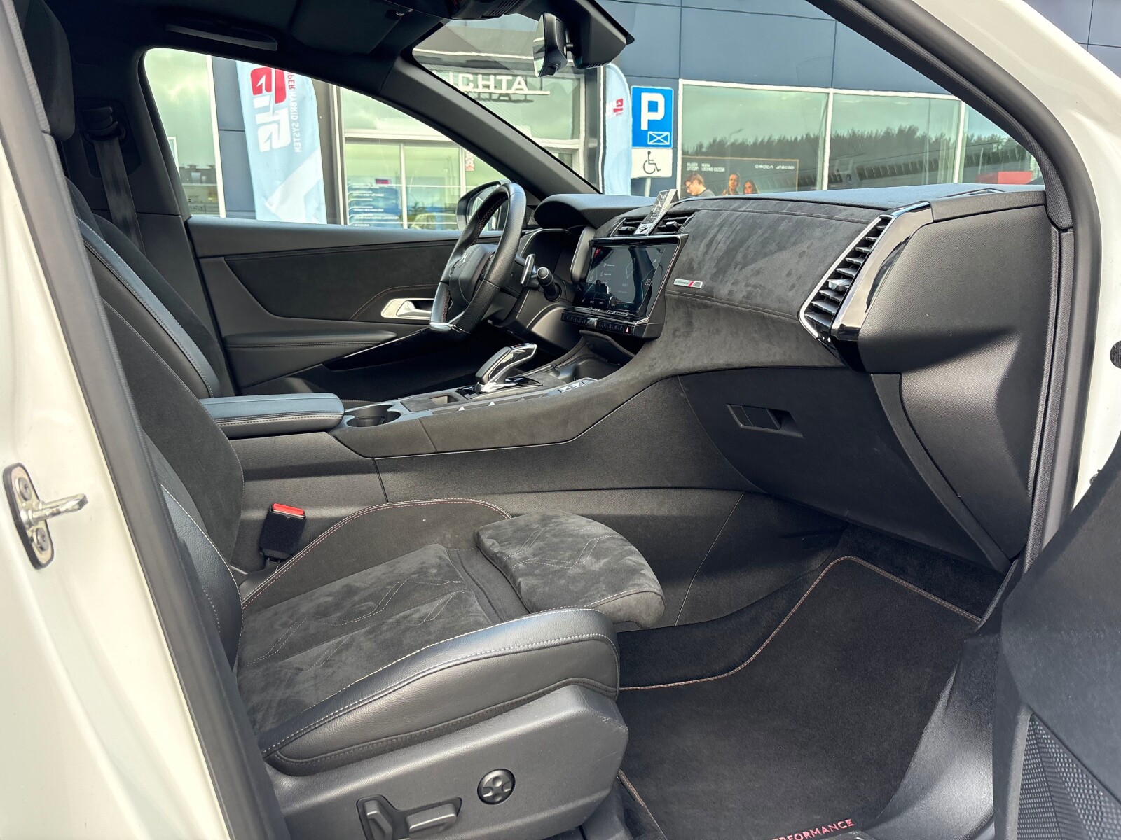 DS Automobiles DS 7 Crossback - zdjęcie 9