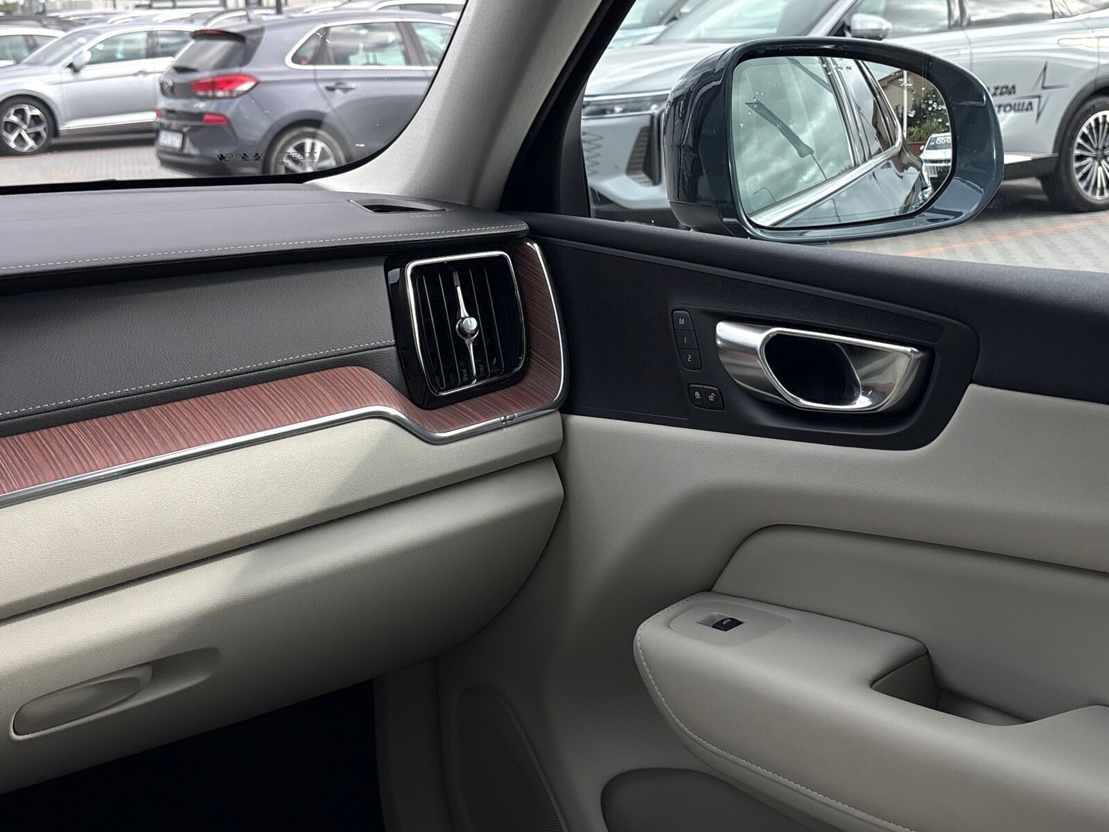 Volvo XC 60 - zdjęcie 13