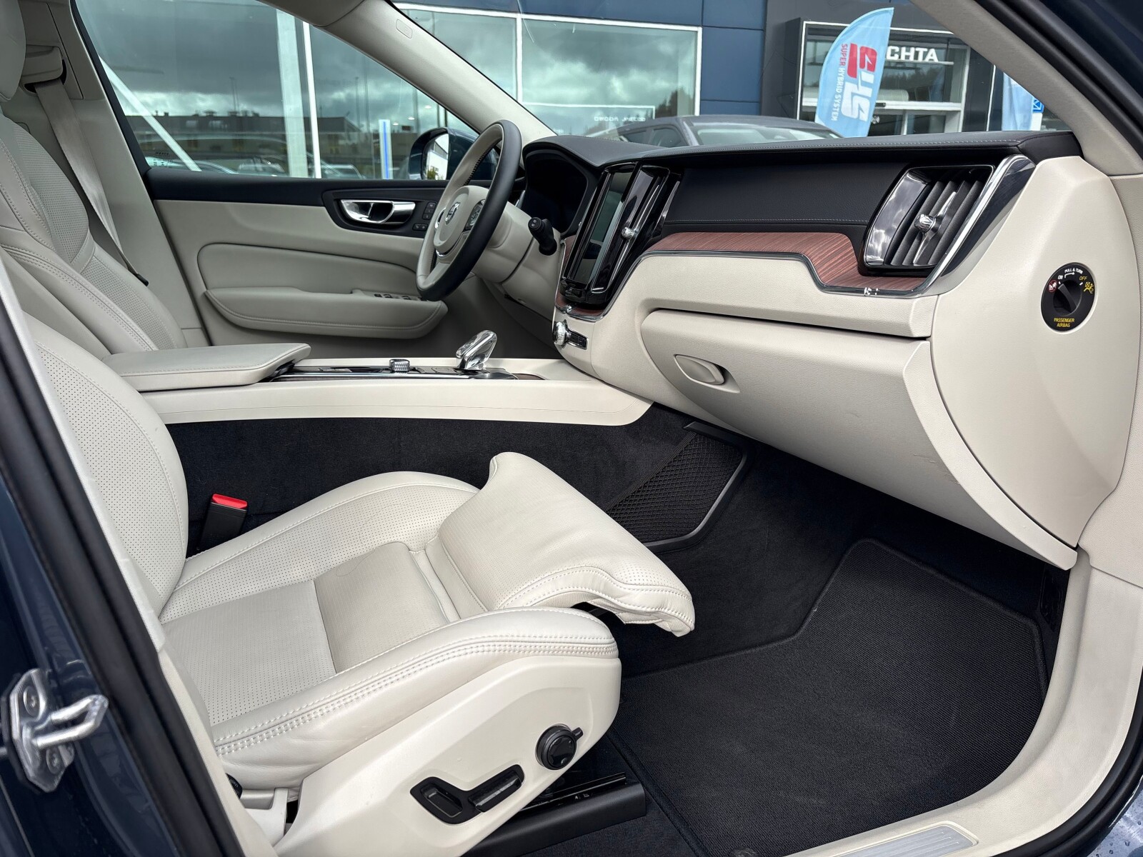 Volvo XC 60 - zdjęcie 9