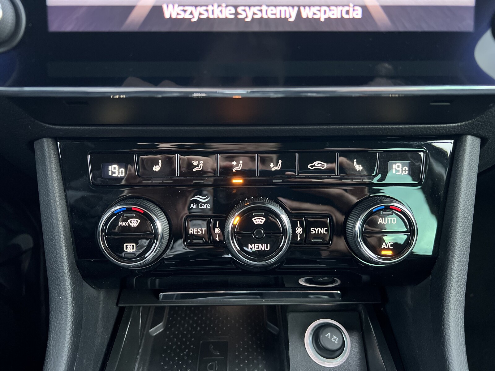Škoda Superb Combi - zdjęcie 24