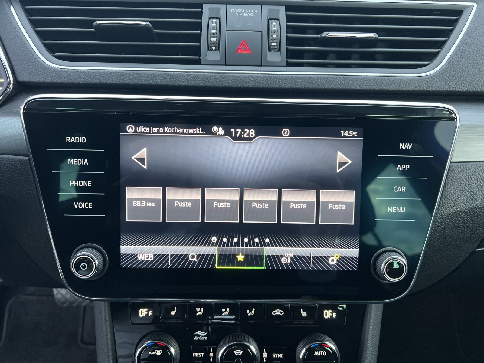 Škoda Superb Combi - zdjęcie 18