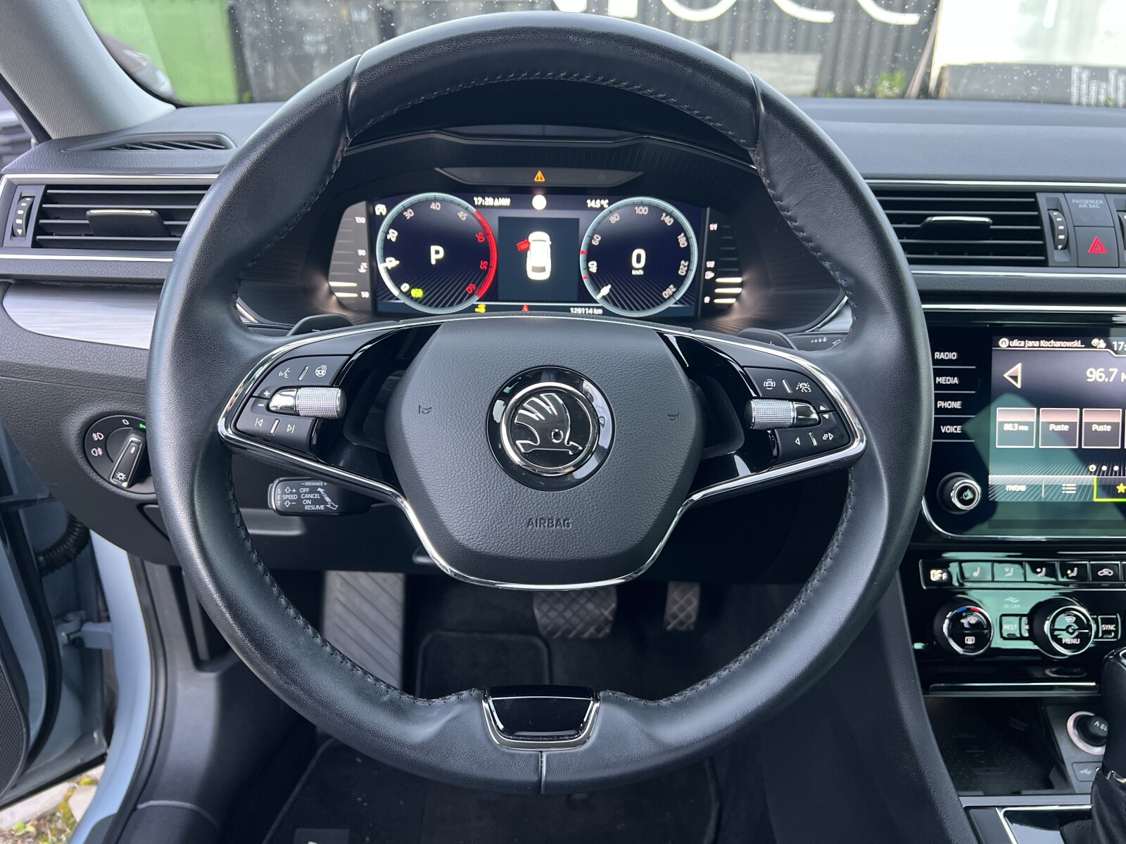 Škoda Superb Combi - zdjęcie 20