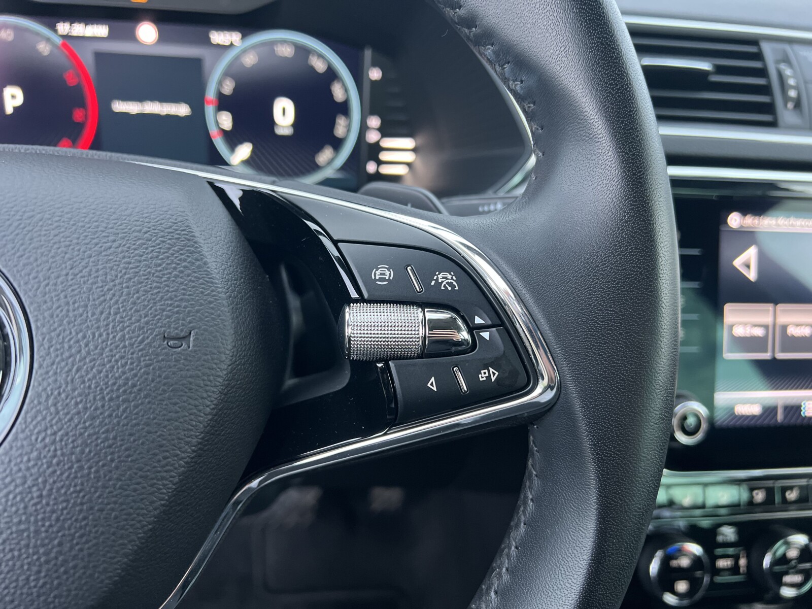 Škoda Superb Combi - zdjęcie 16