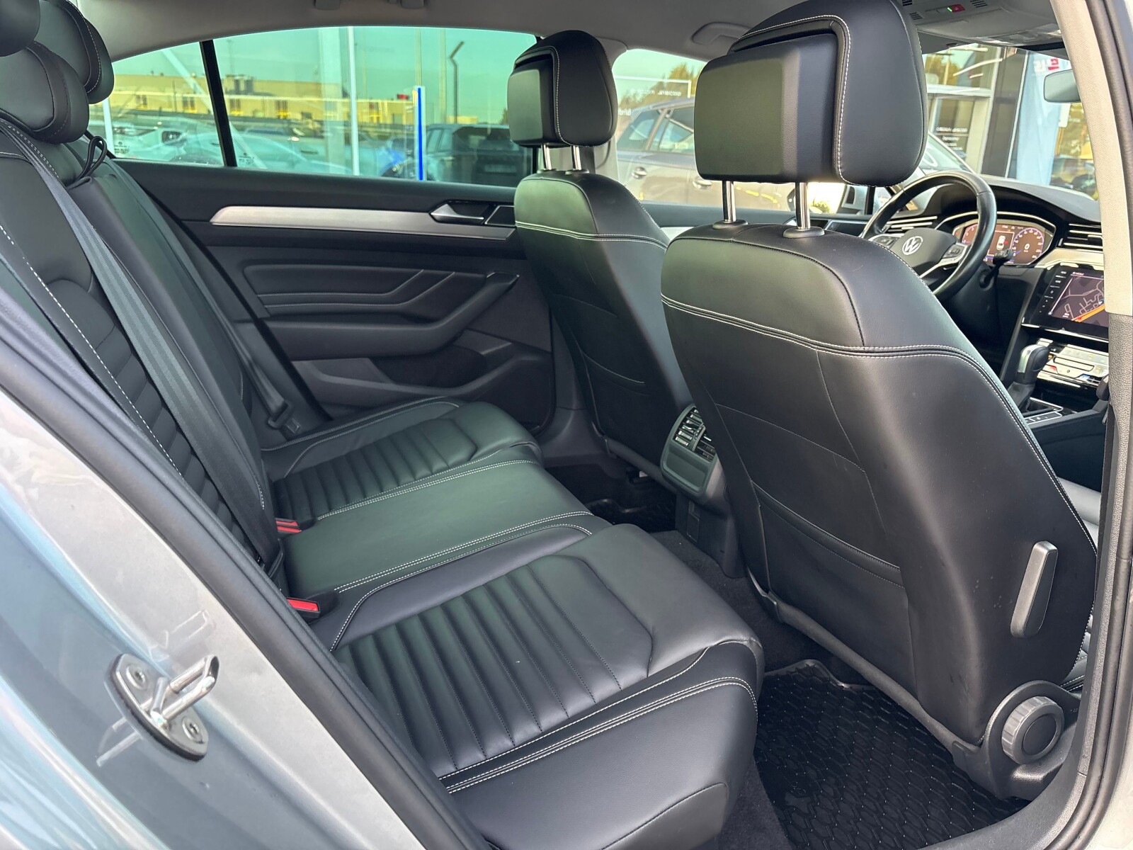 Volkswagen Passat - zdjęcie 14