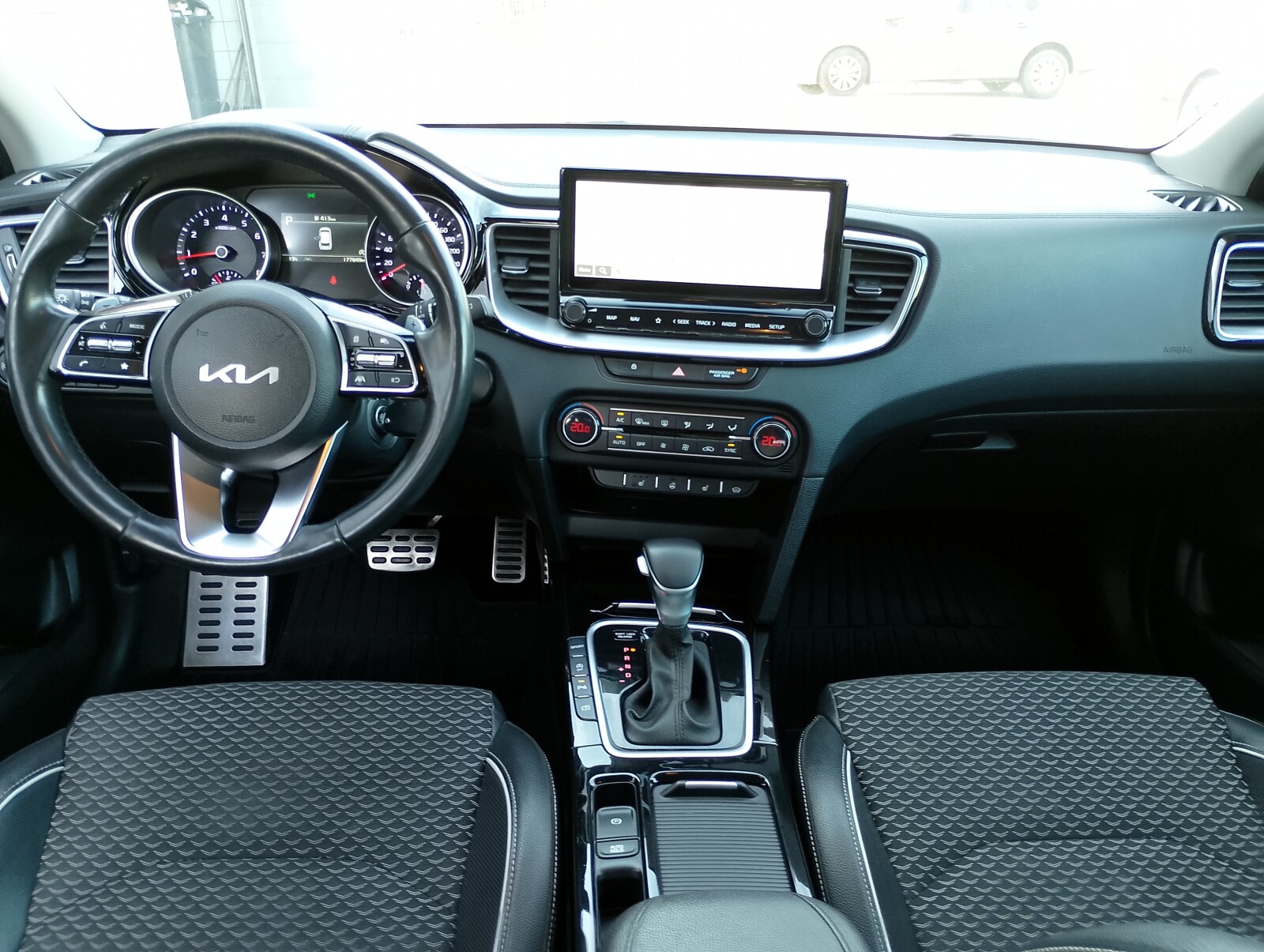 Kia Ceed - zdjęcie 20