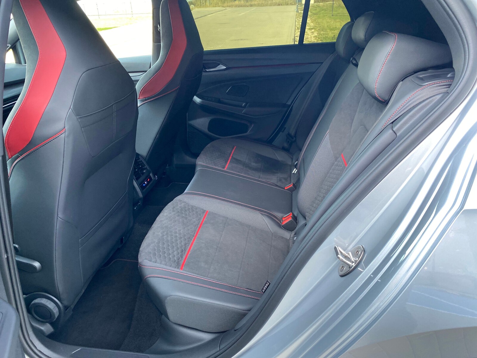 Volkswagen Golf - zdjęcie 11