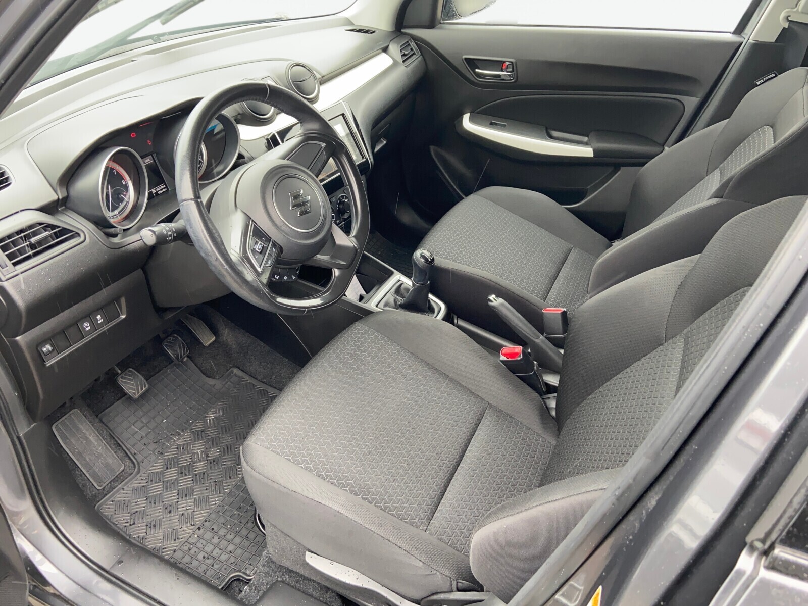 Suzuki Swift - zdjęcie 10