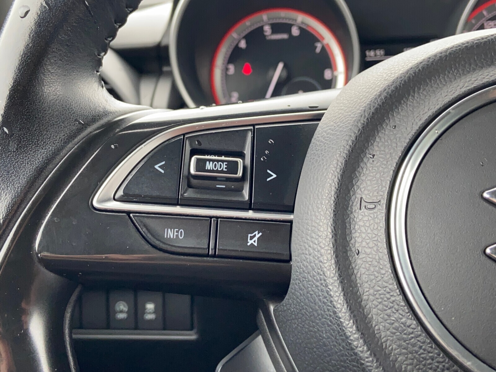 Suzuki Swift - zdjęcie 16