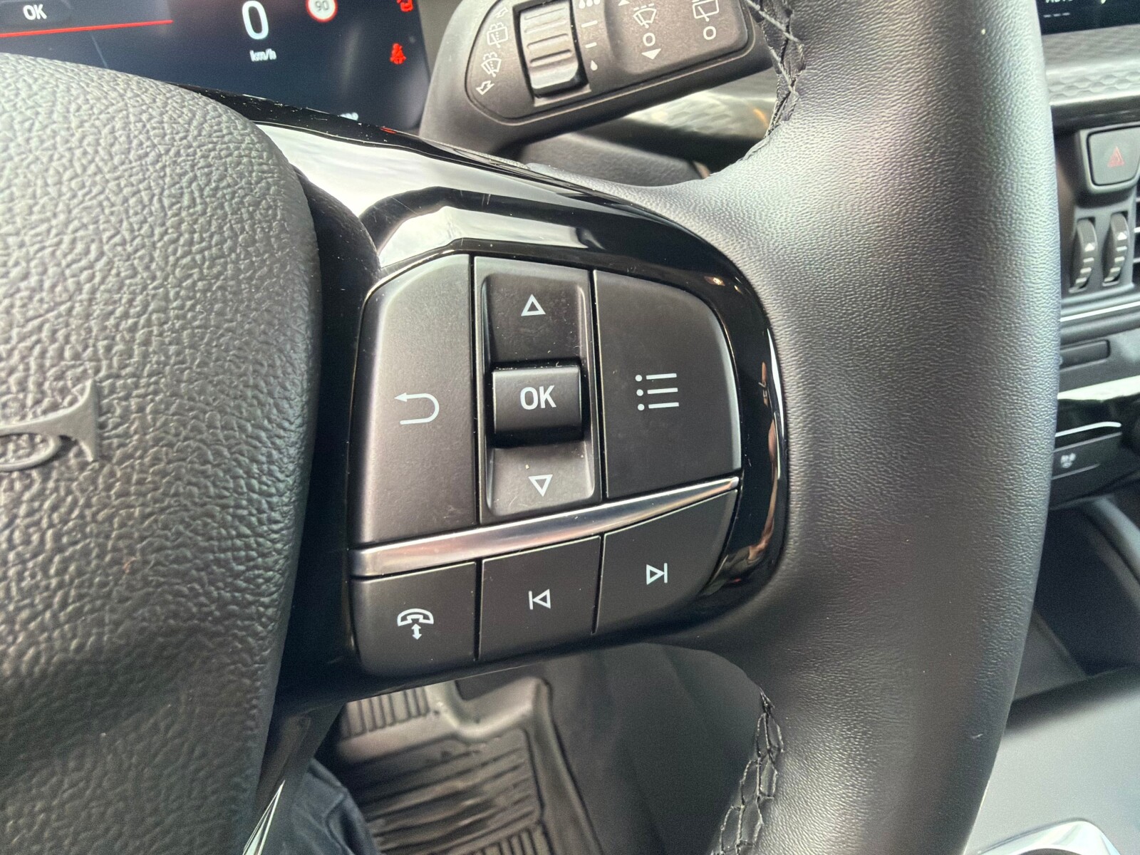 Ford Kuga - zdjęcie 23