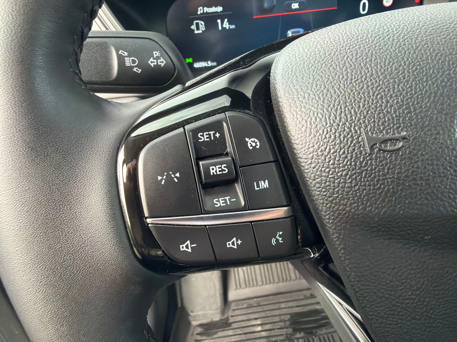 Ford Kuga - zdjęcie 22