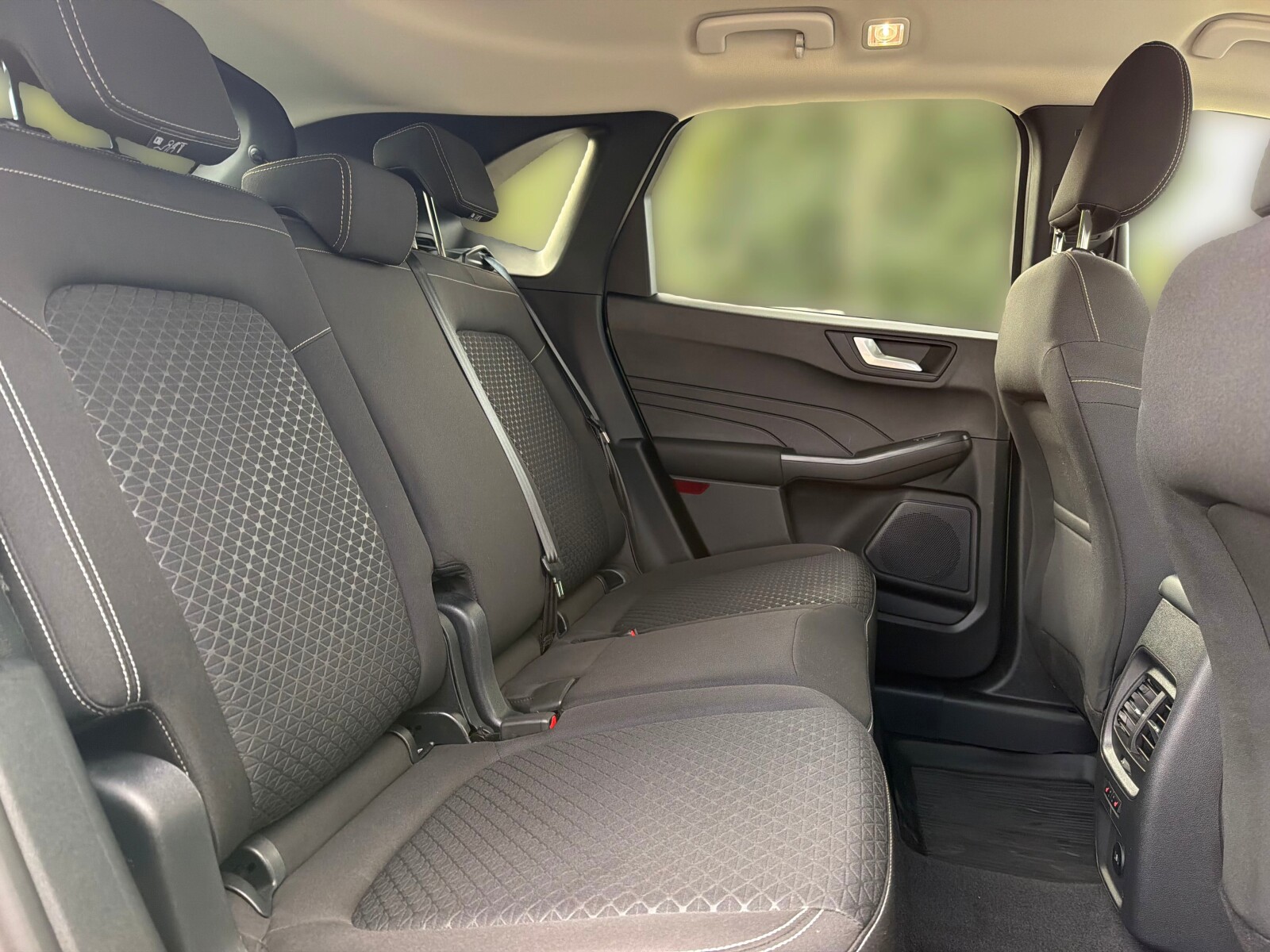 Ford Kuga - zdjęcie 14