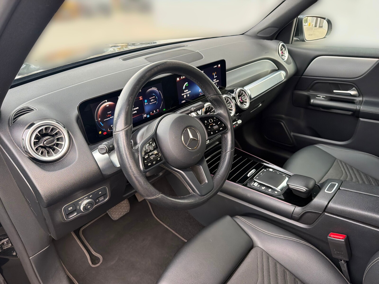 Mercedes-Benz GLB 200 - zdjęcie 9