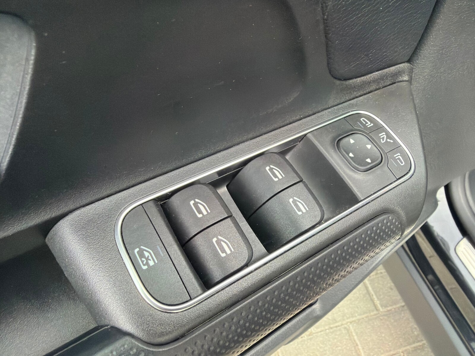 Mercedes-Benz GLB 200 - zdjęcie 20