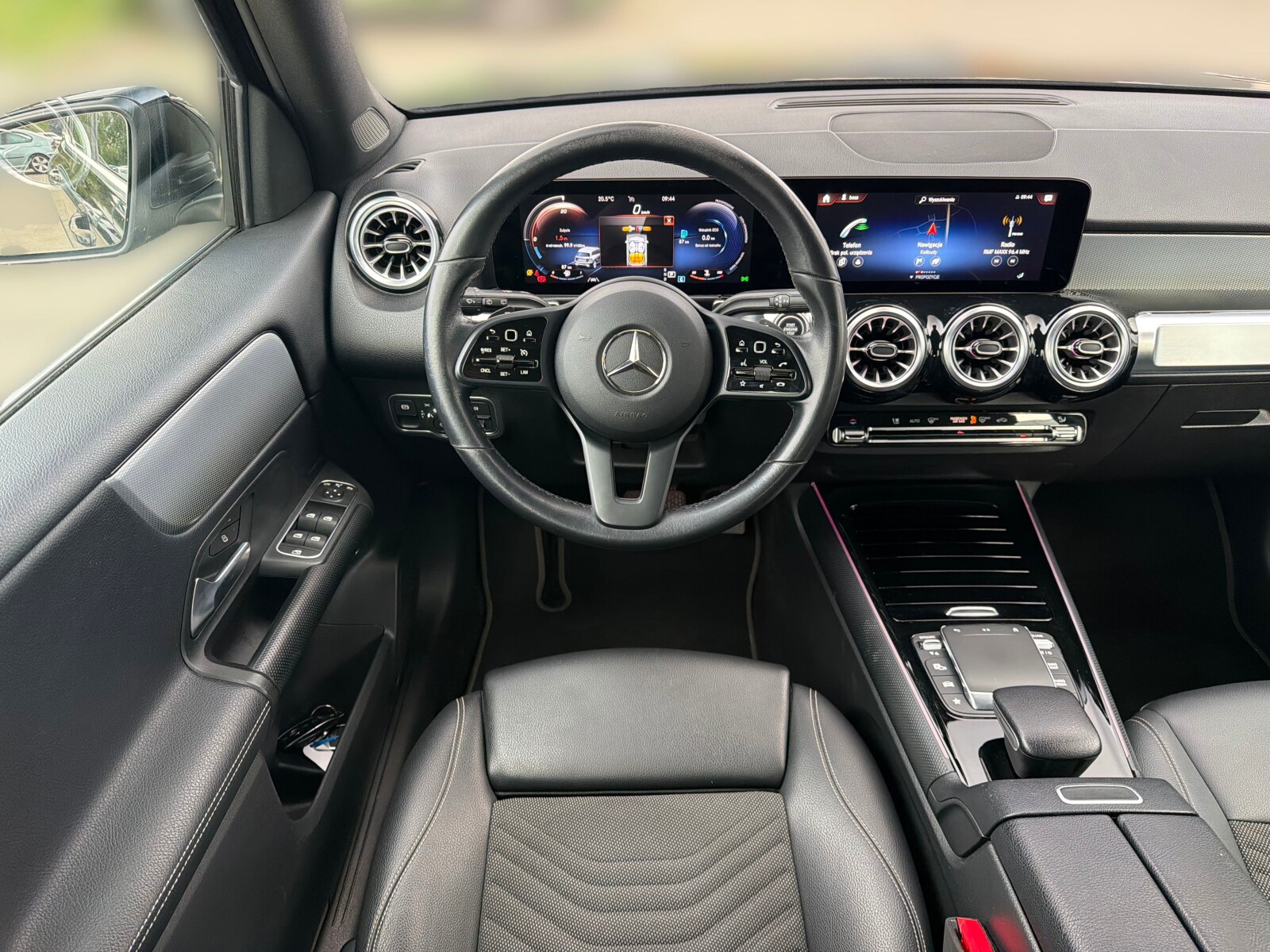 Mercedes-Benz GLB 200 - zdjęcie 17