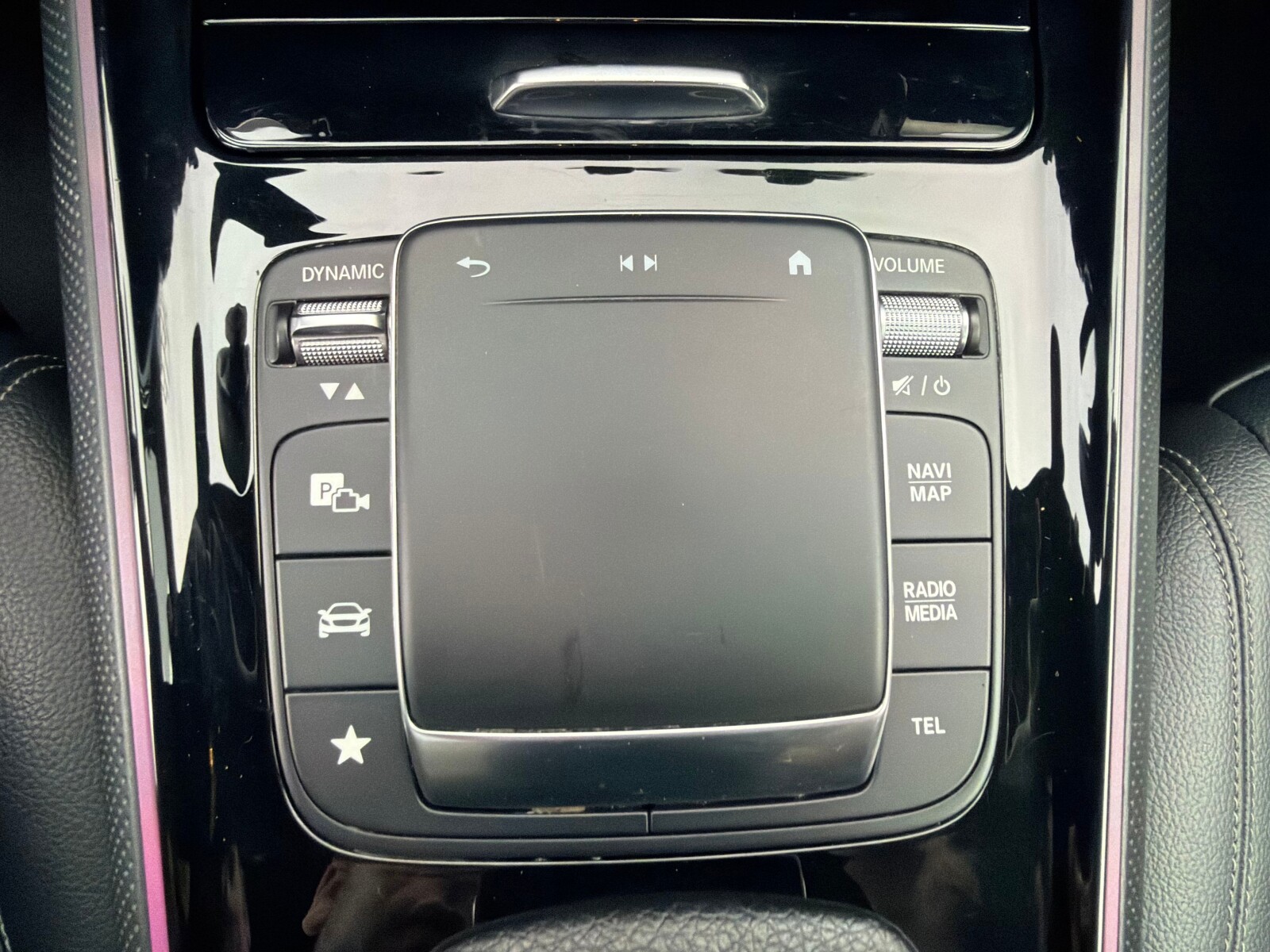 Mercedes-Benz GLB 200 - zdjęcie 21
