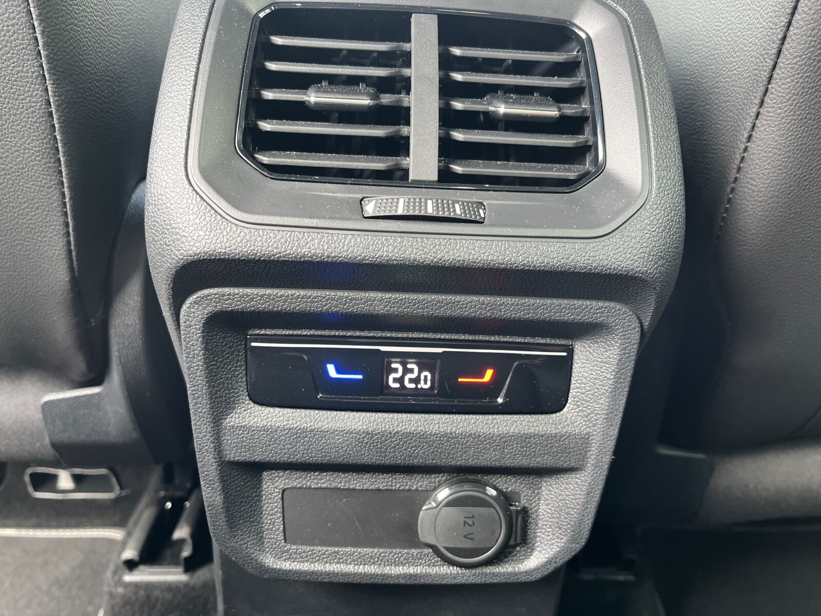 Volkswagen Tiguan - zdjęcie 12