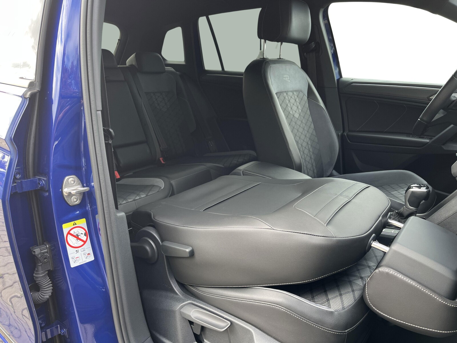 Volkswagen Tiguan - zdjęcie 35
