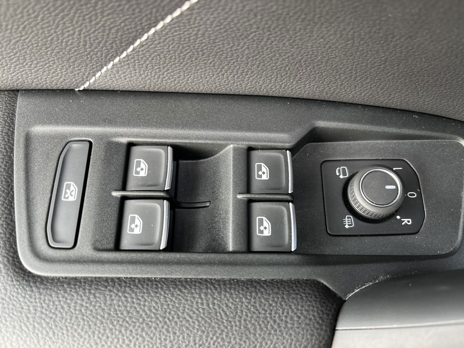 Volkswagen Tiguan - zdjęcie 15