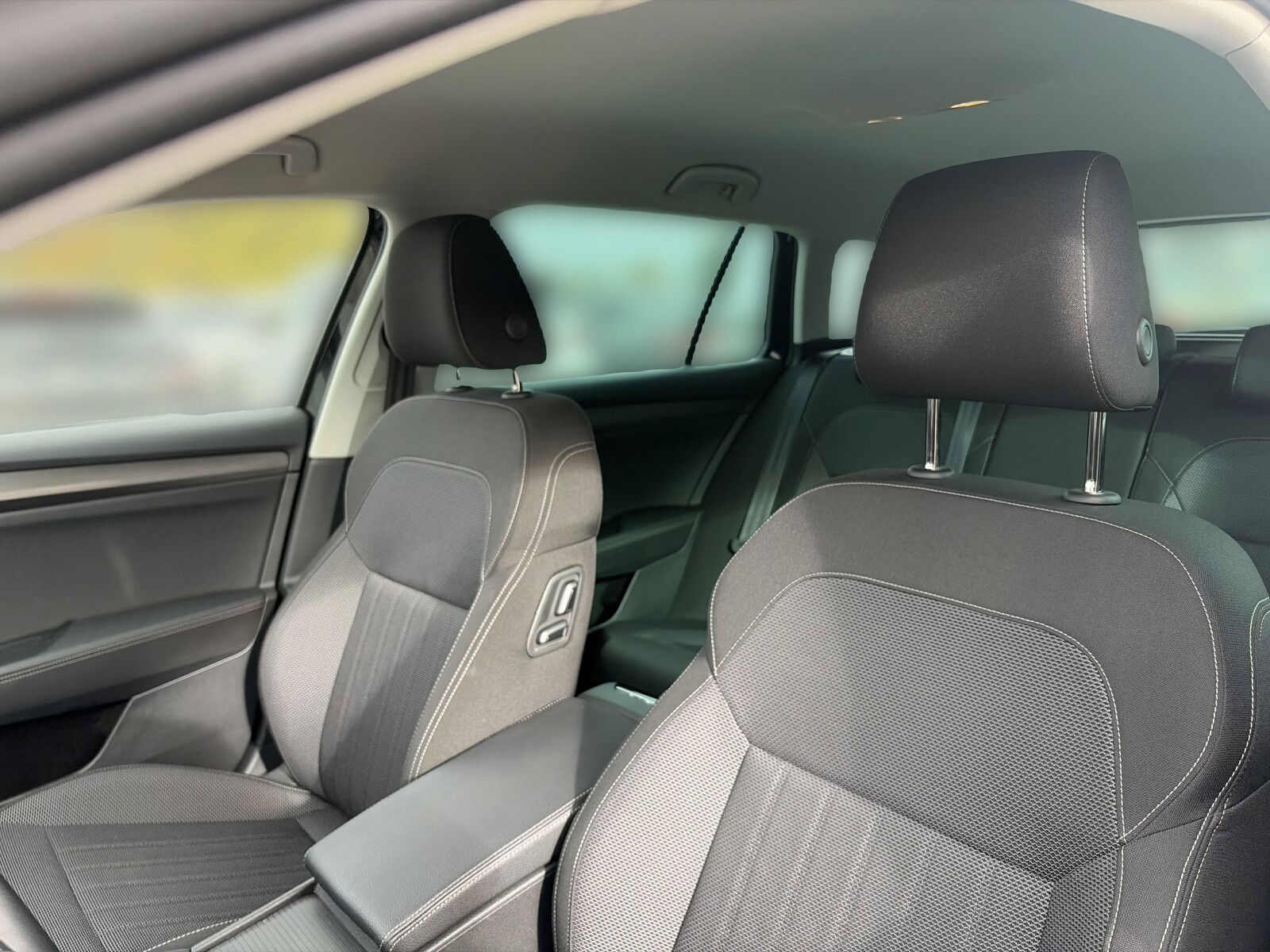 Škoda Superb Combi - zdjęcie 11