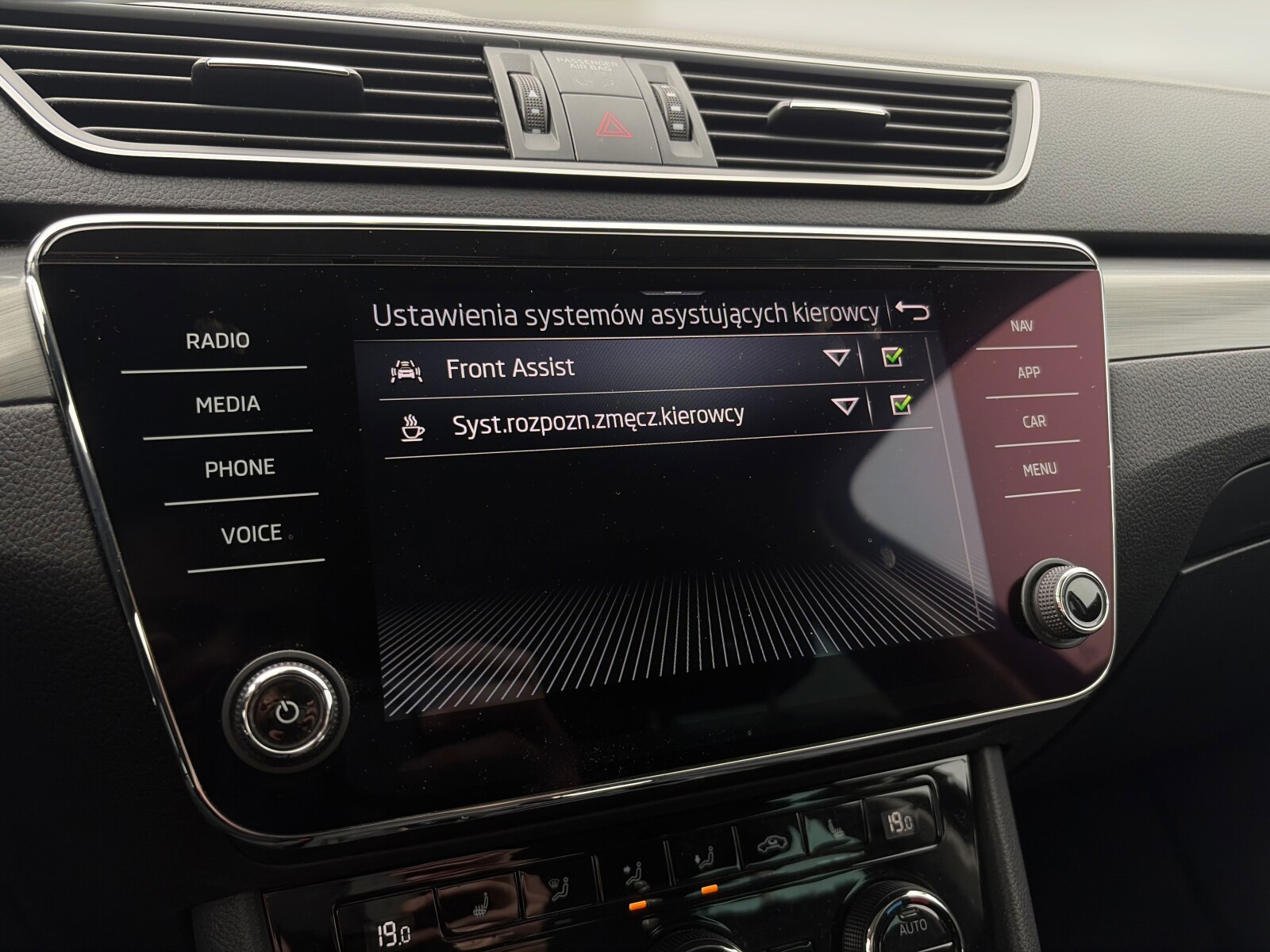 Škoda Superb Combi - zdjęcie 36