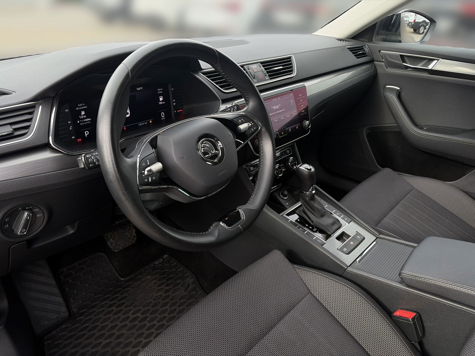 Škoda Superb Combi - zdjęcie 9
