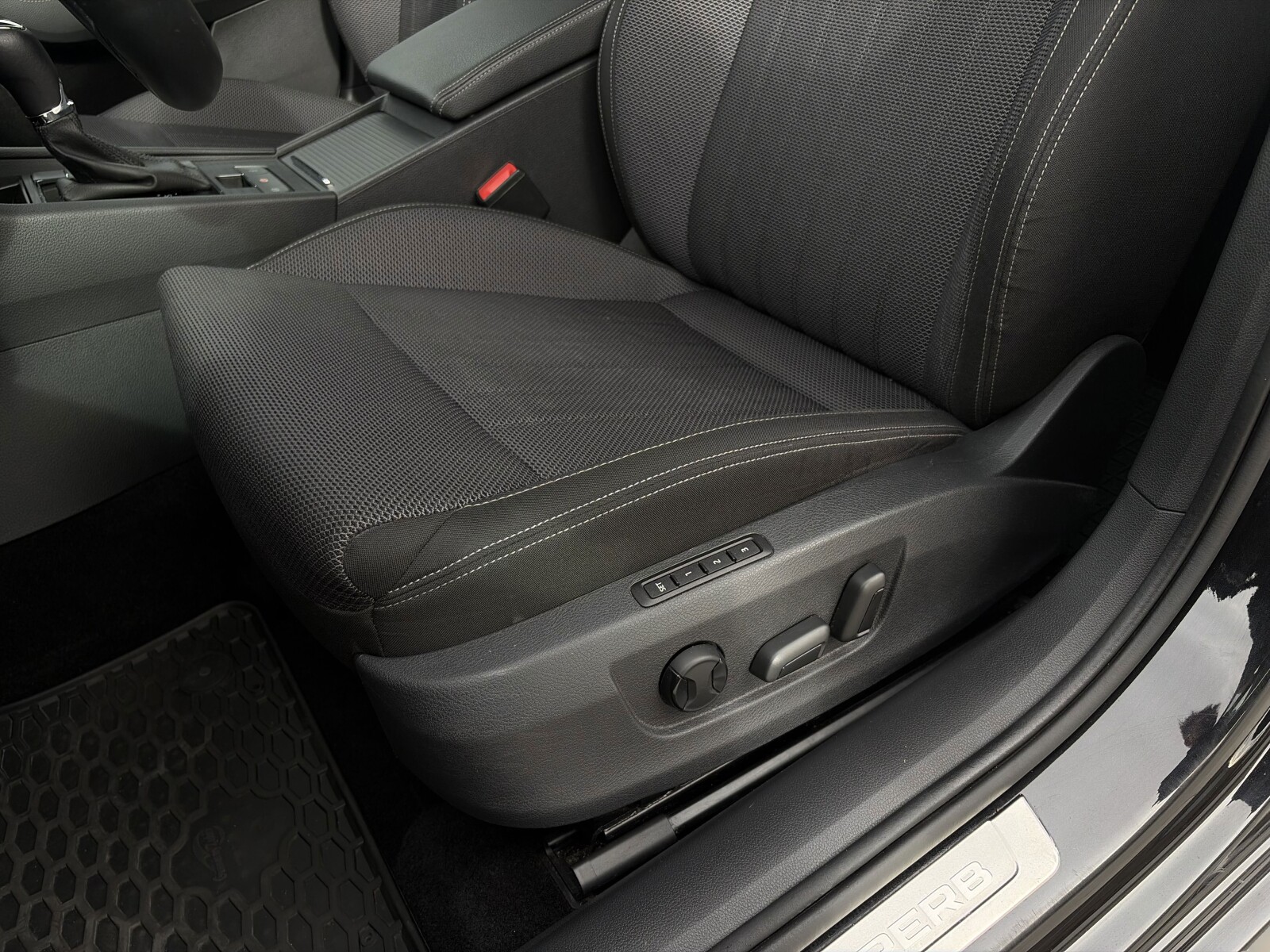 Škoda Superb Combi - zdjęcie 12