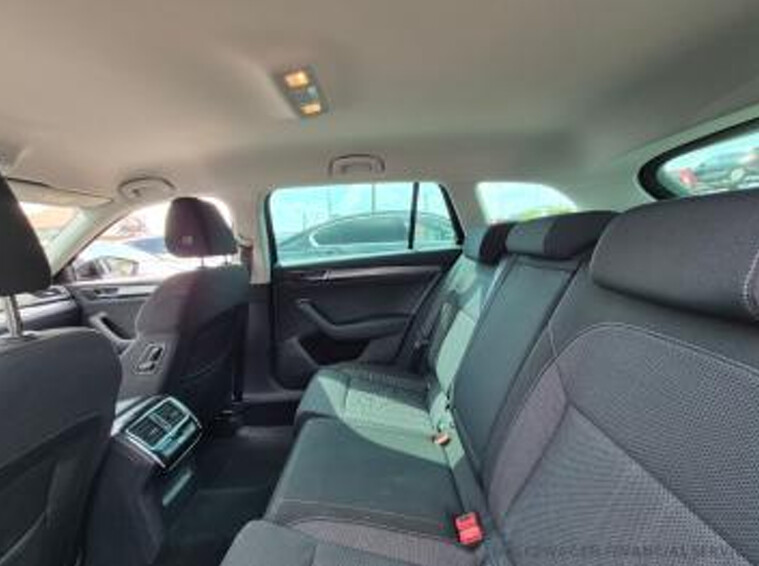 Škoda Superb Combi - zdjęcie 6