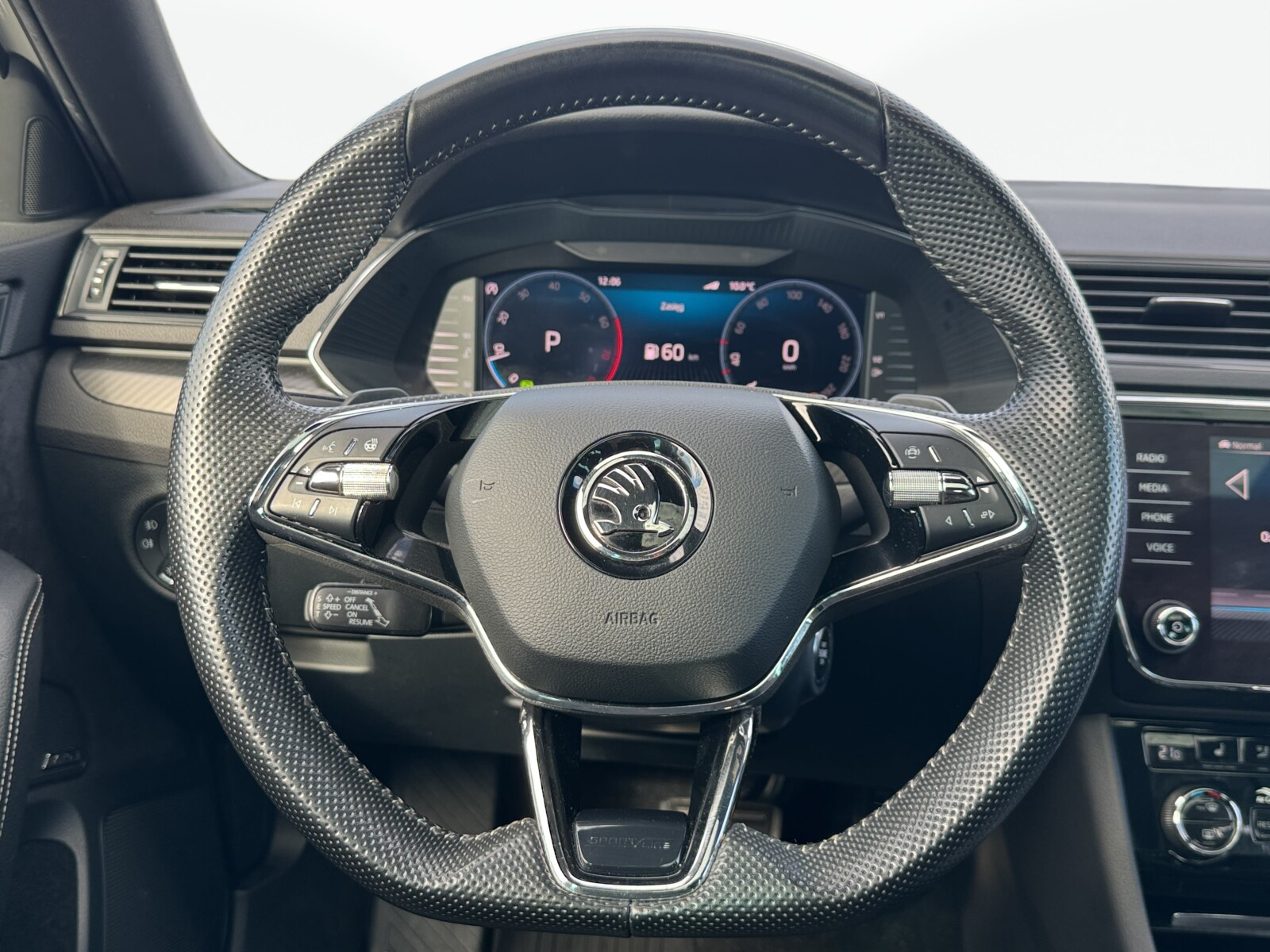 Škoda Superb - zdjęcie 11