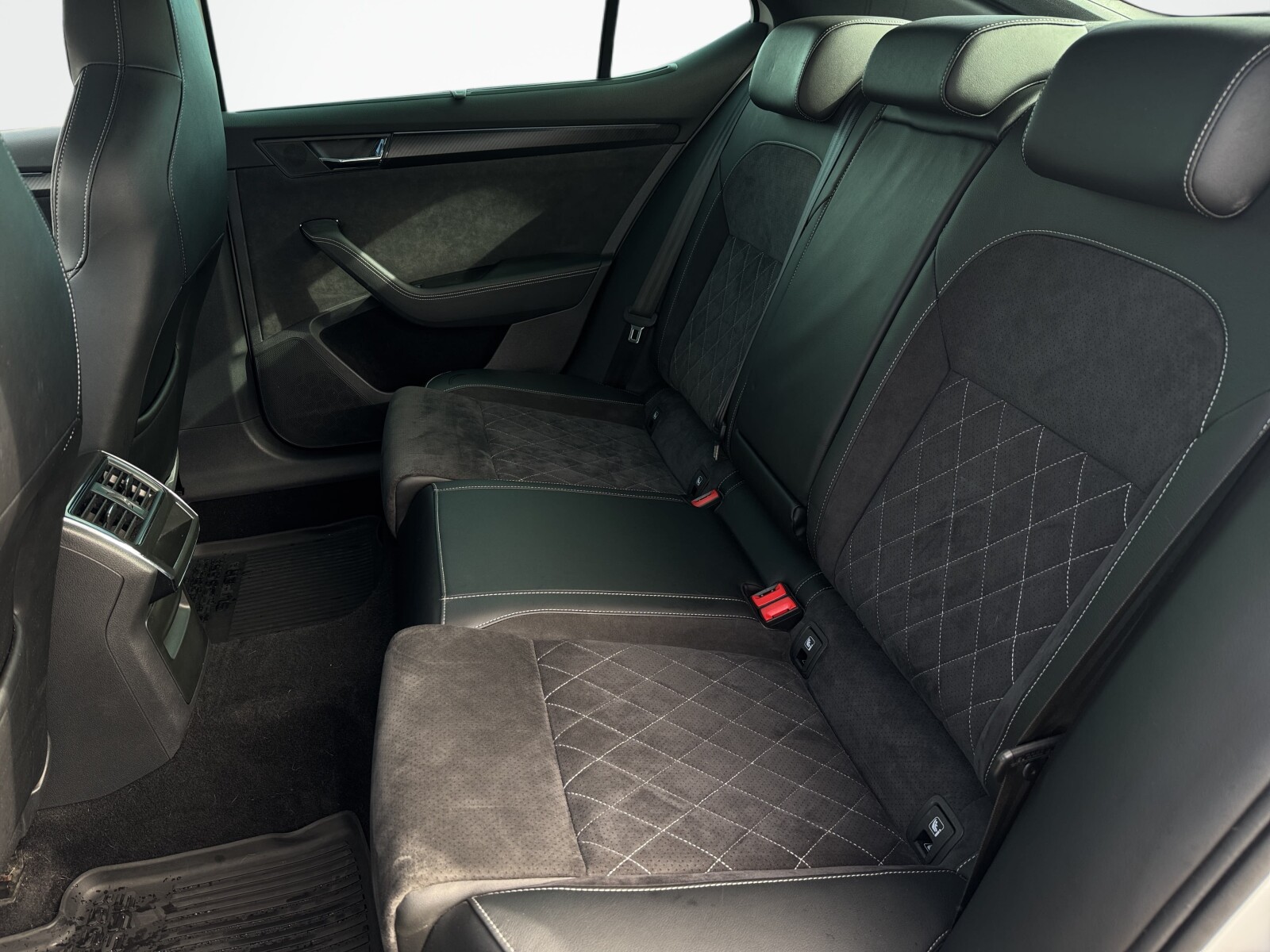 Škoda Superb - zdjęcie 26