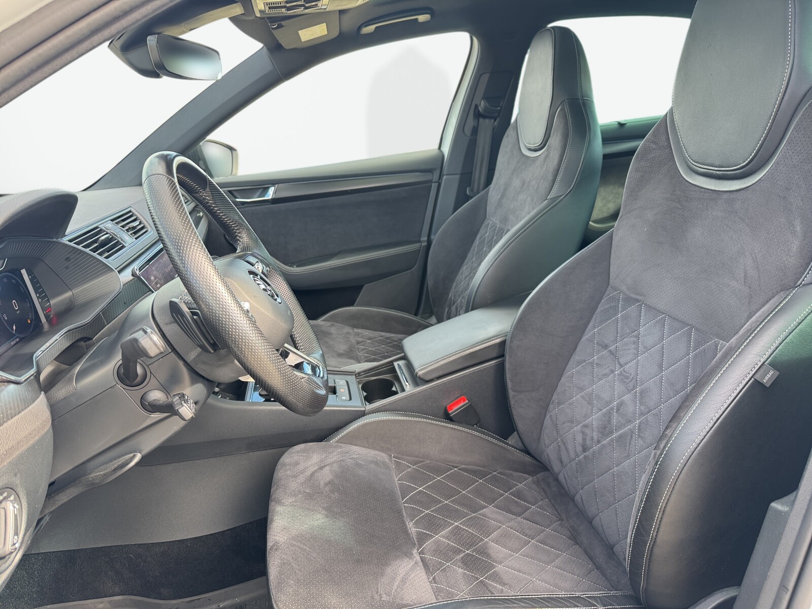 Škoda Superb - zdjęcie 9
