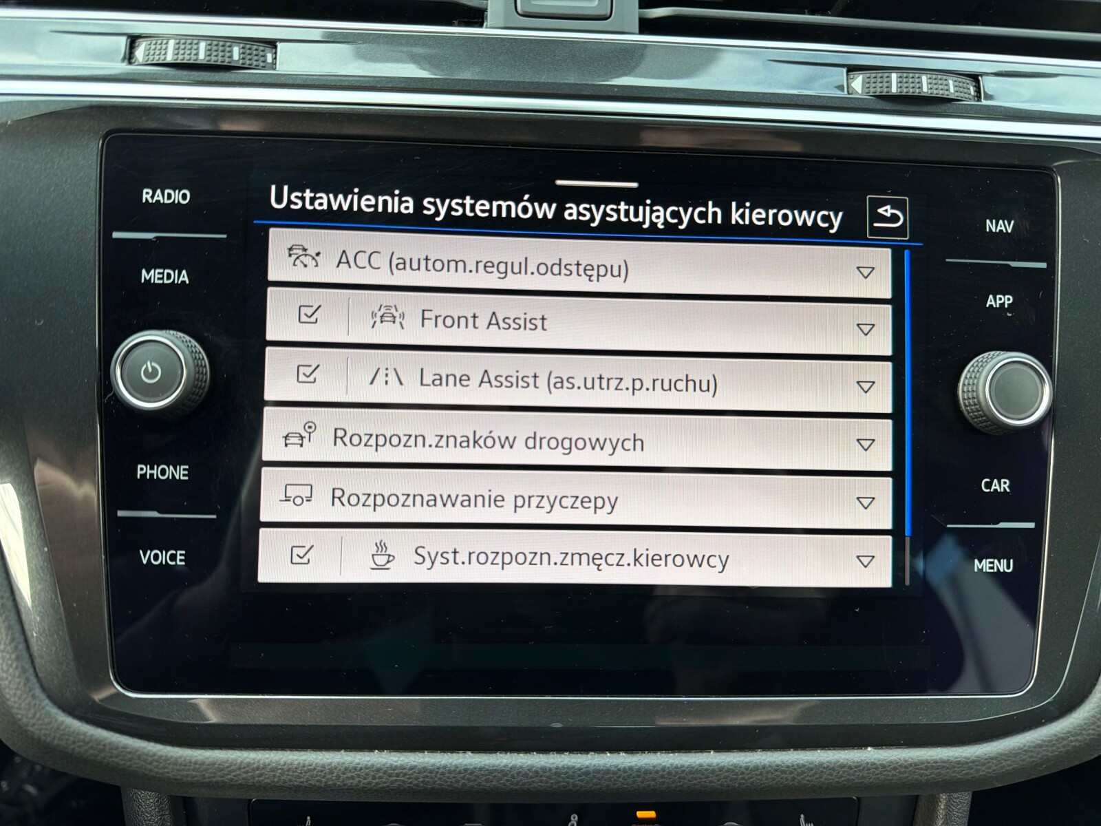 Volkswagen Tiguan - zdjęcie 28