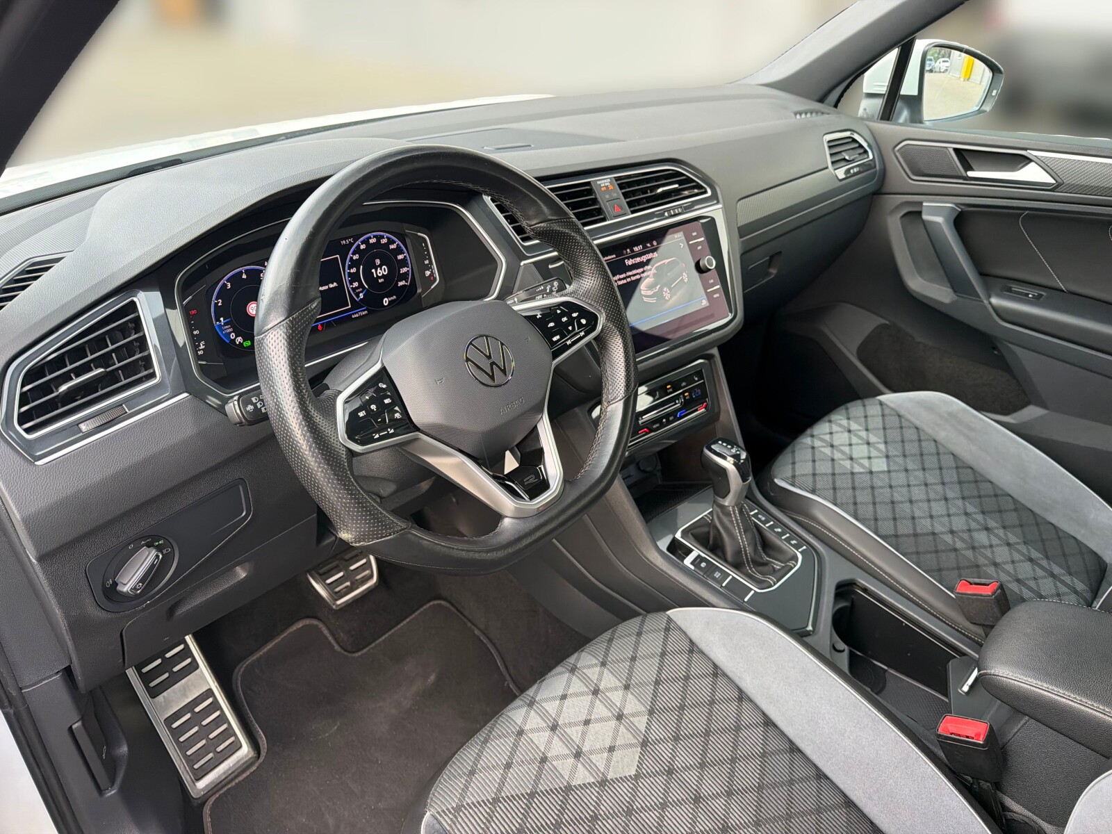 Volkswagen Tiguan - zdjęcie 9