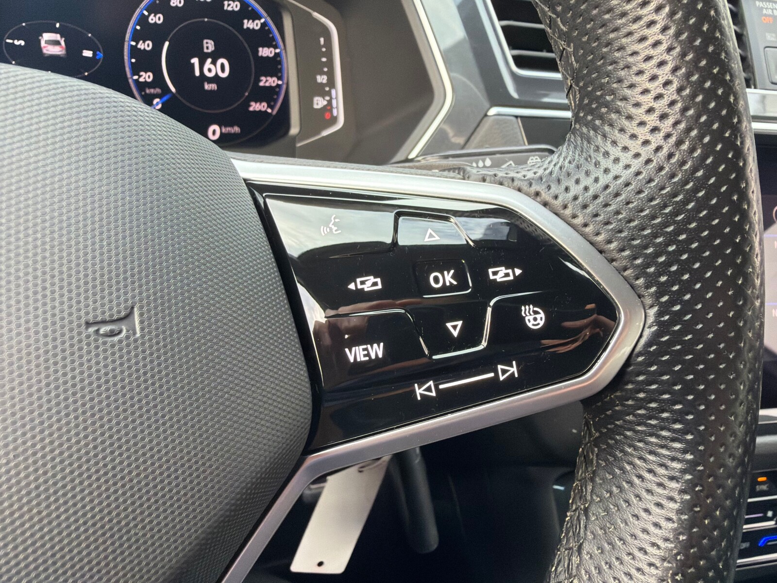 Volkswagen Tiguan - zdjęcie 21