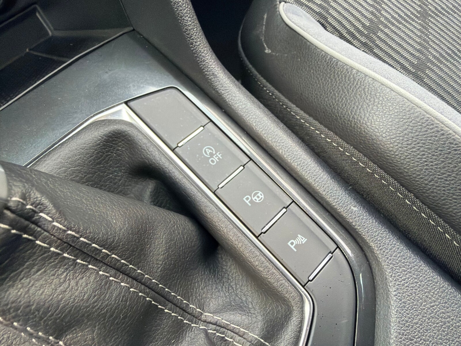 Volkswagen Tiguan - zdjęcie 24