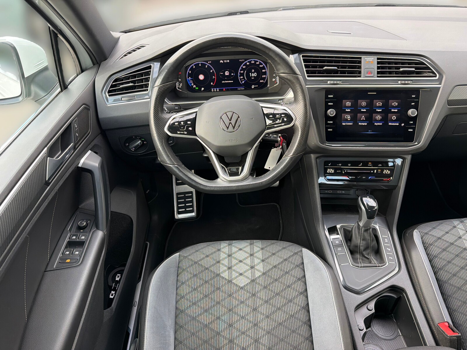 Volkswagen Tiguan - zdjęcie 17