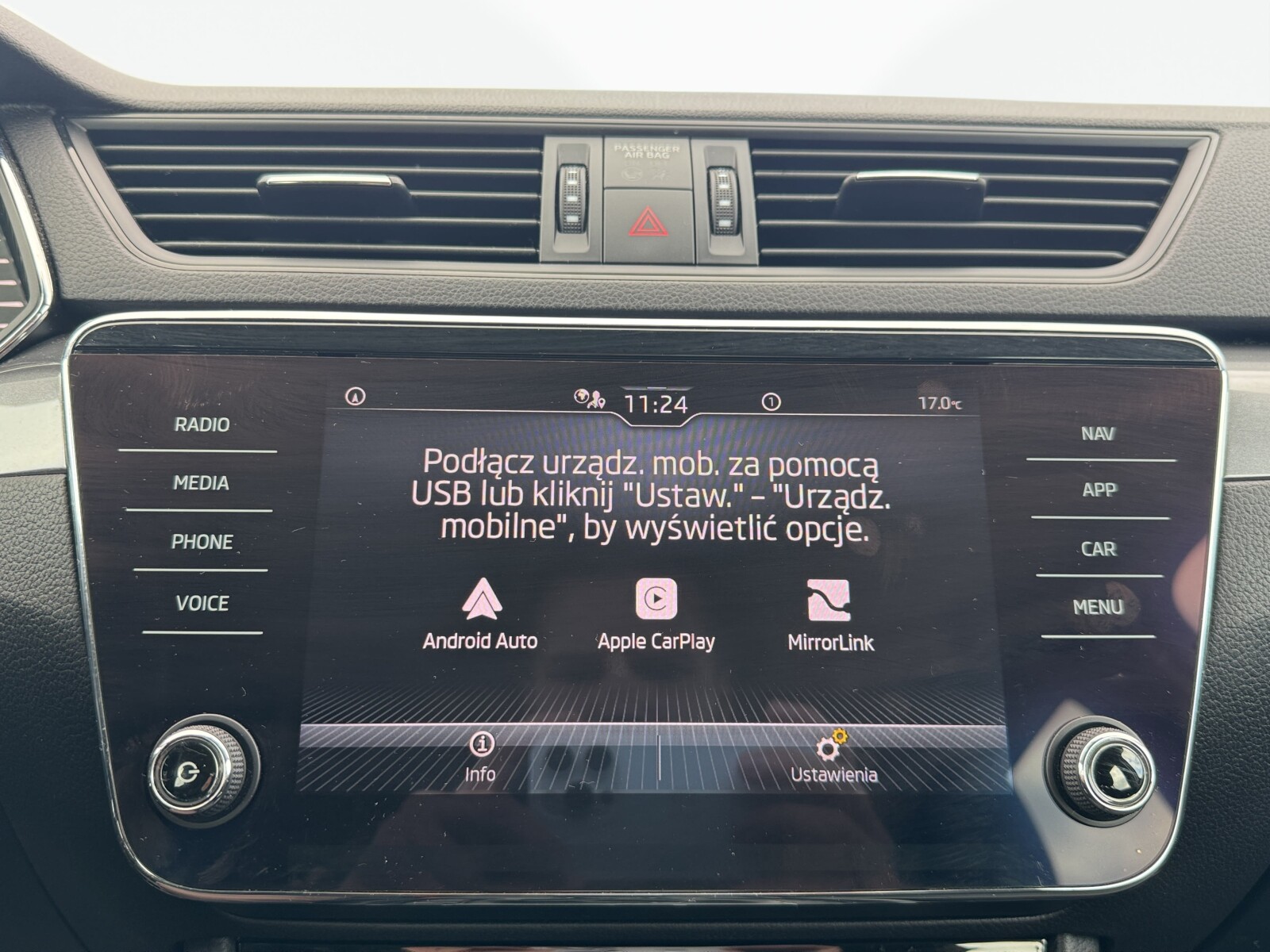 Škoda Superb Combi - zdjęcie 17