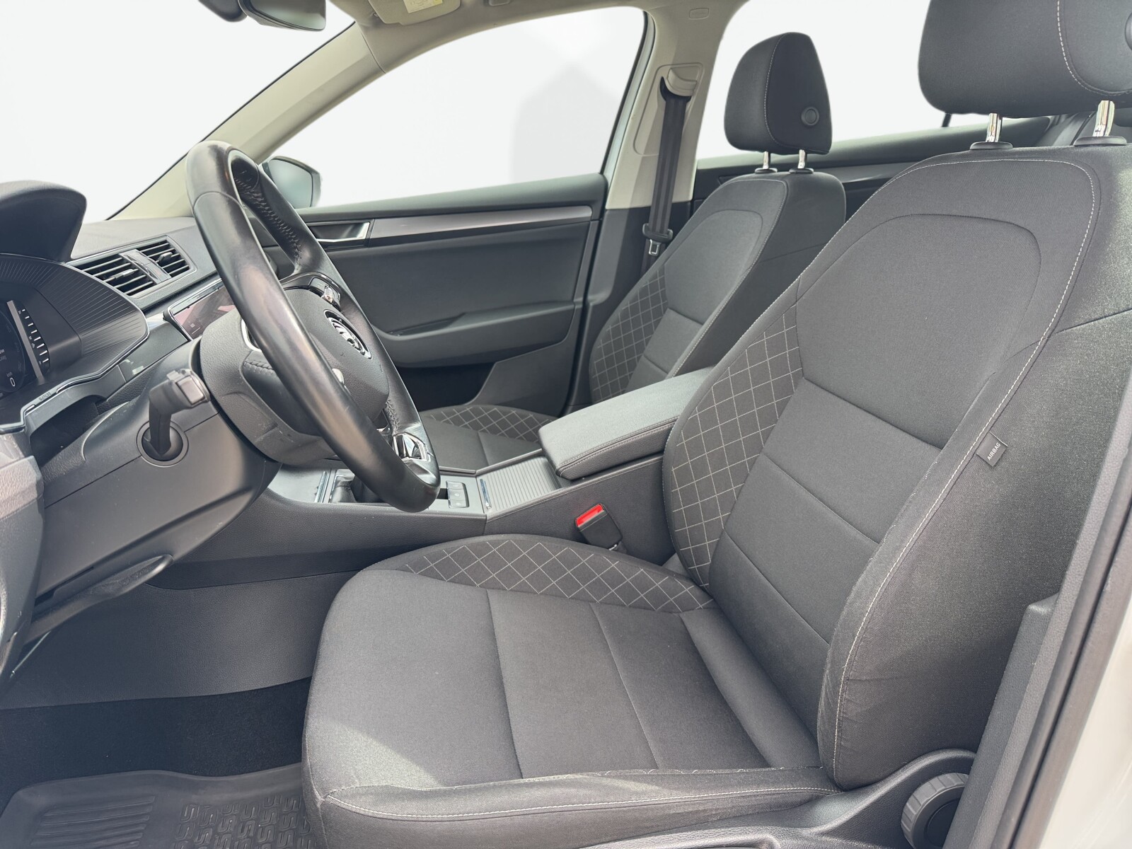 Škoda Superb Combi - zdjęcie 9