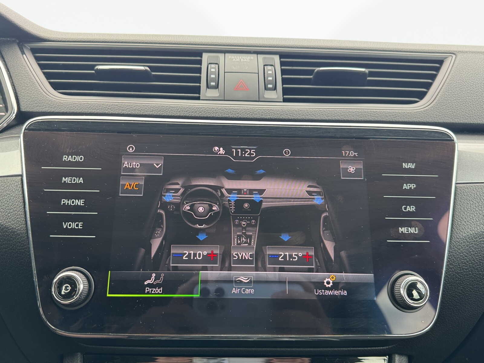 Škoda Superb Combi - zdjęcie 18
