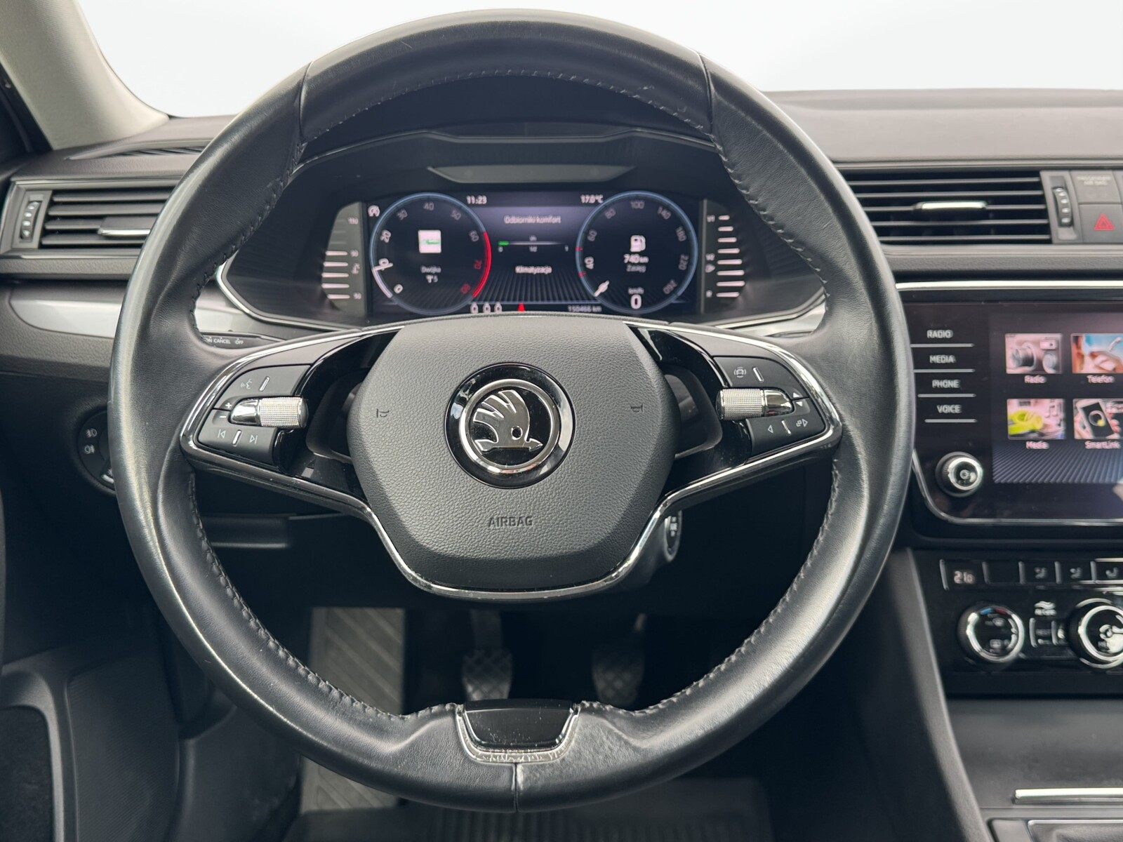 Škoda Superb Combi - zdjęcie 11