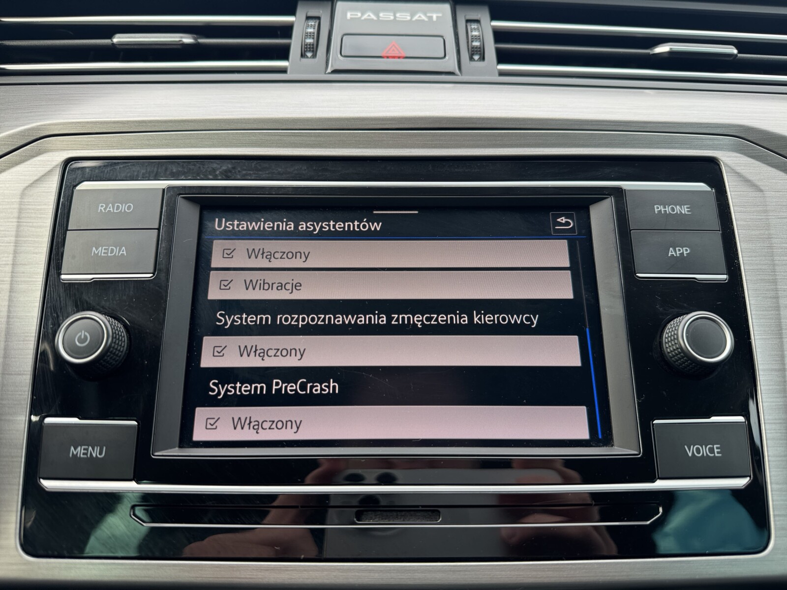 Volkswagen Passat Variant - zdjęcie 18