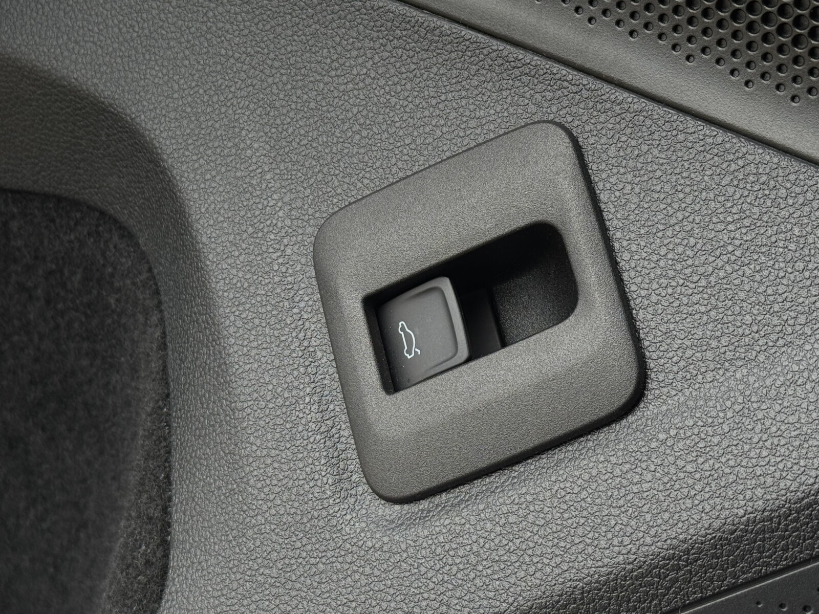 Volkswagen Tiguan - zdjęcie 23
