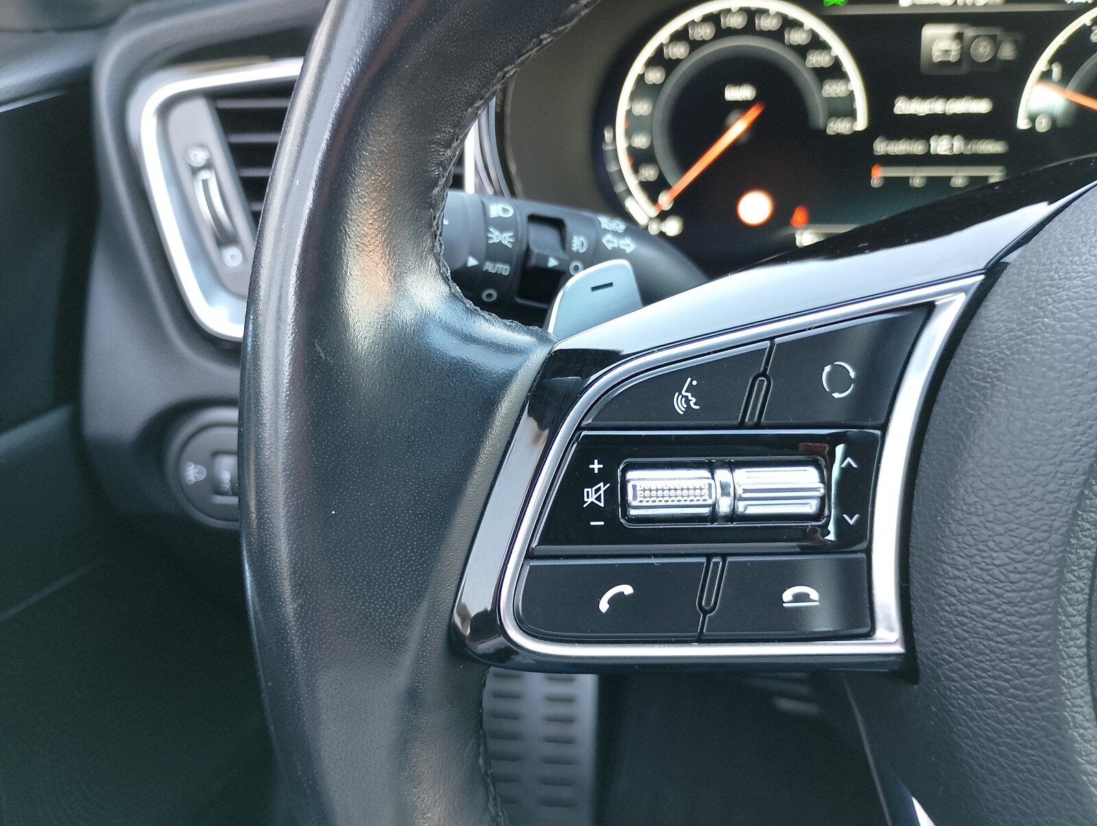 Kia XCeed - zdjęcie 25