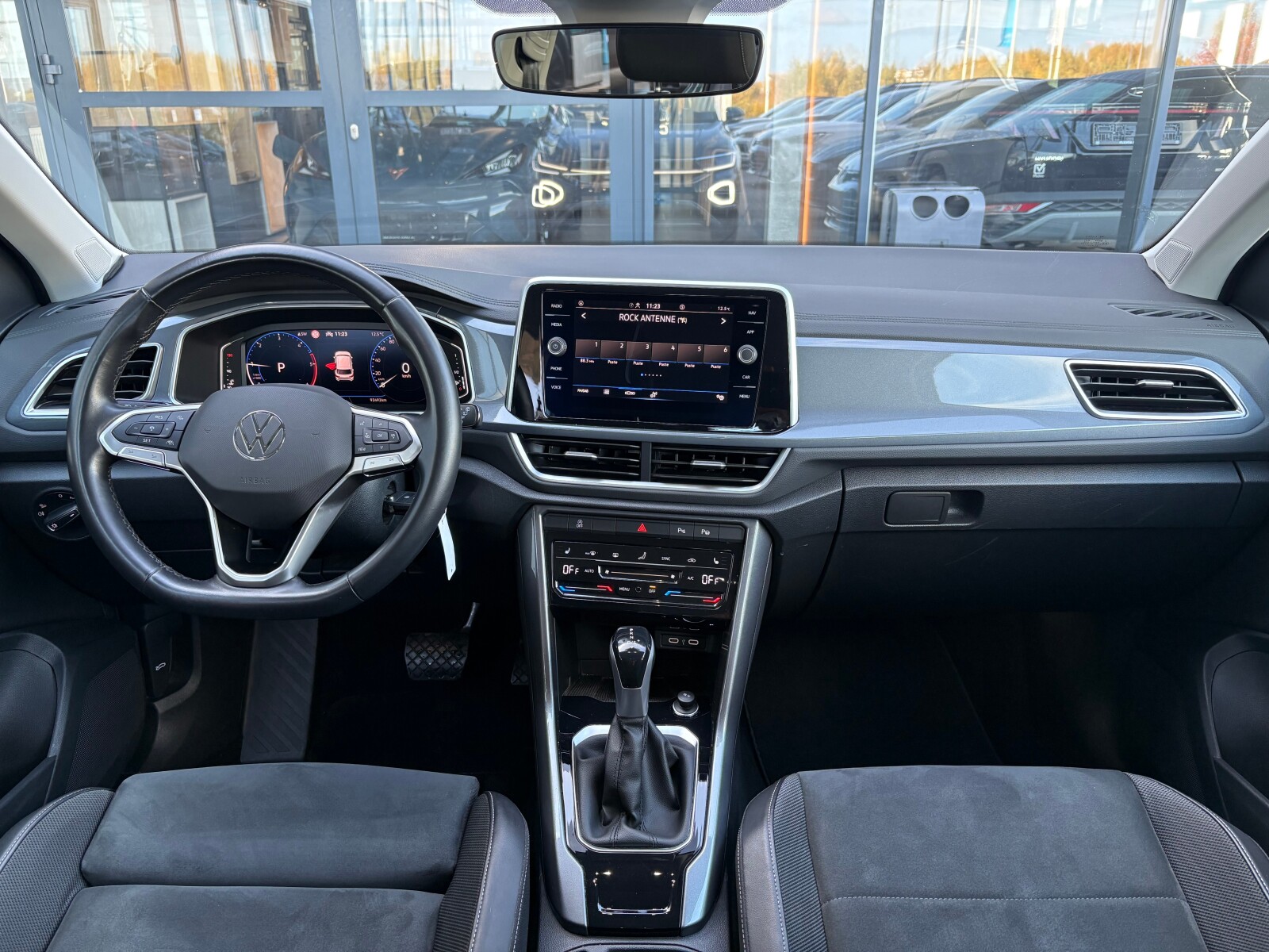 Volkswagen T-Roc - zdjęcie 9