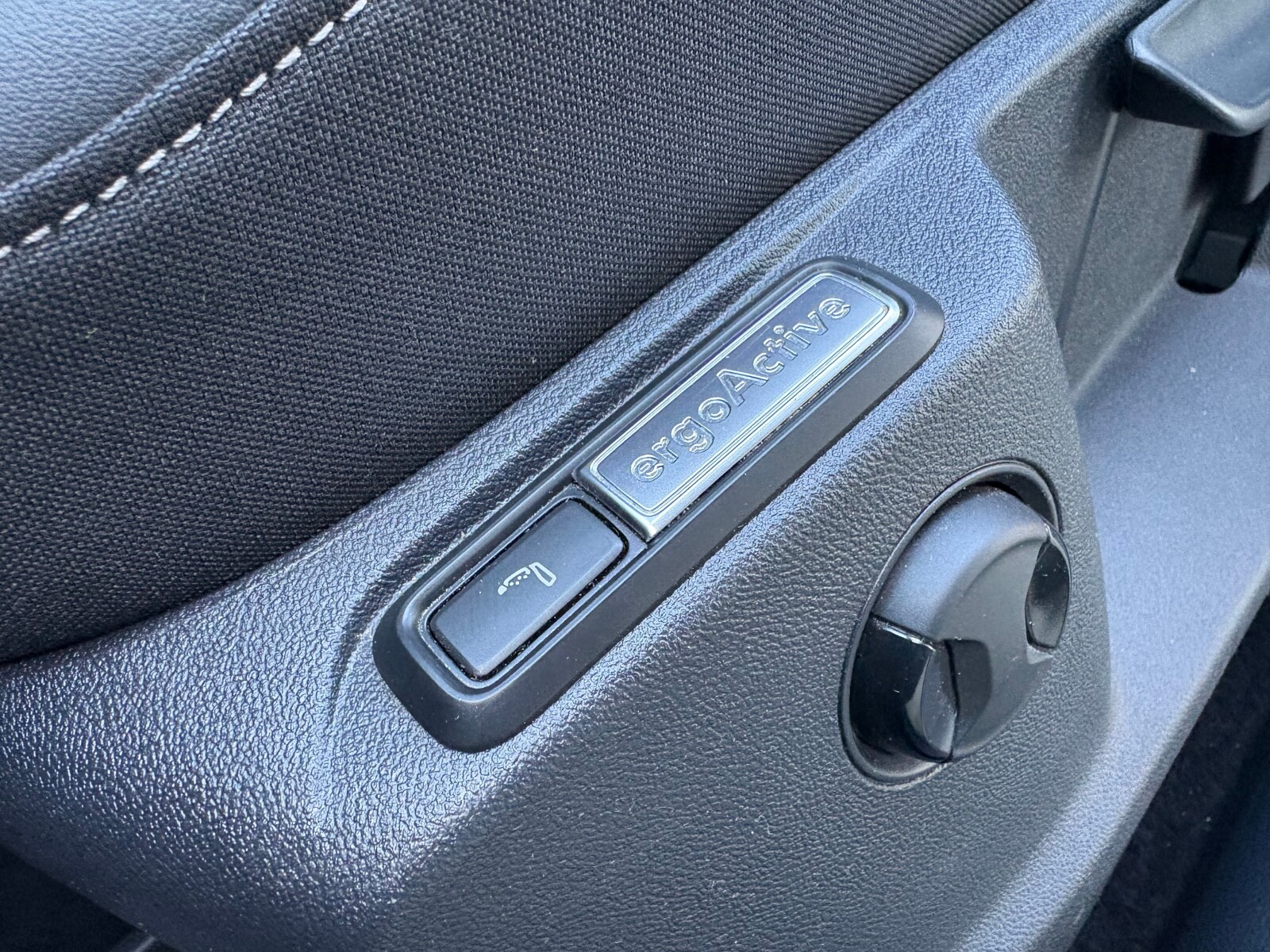 Volkswagen T-Roc - zdjęcie 19