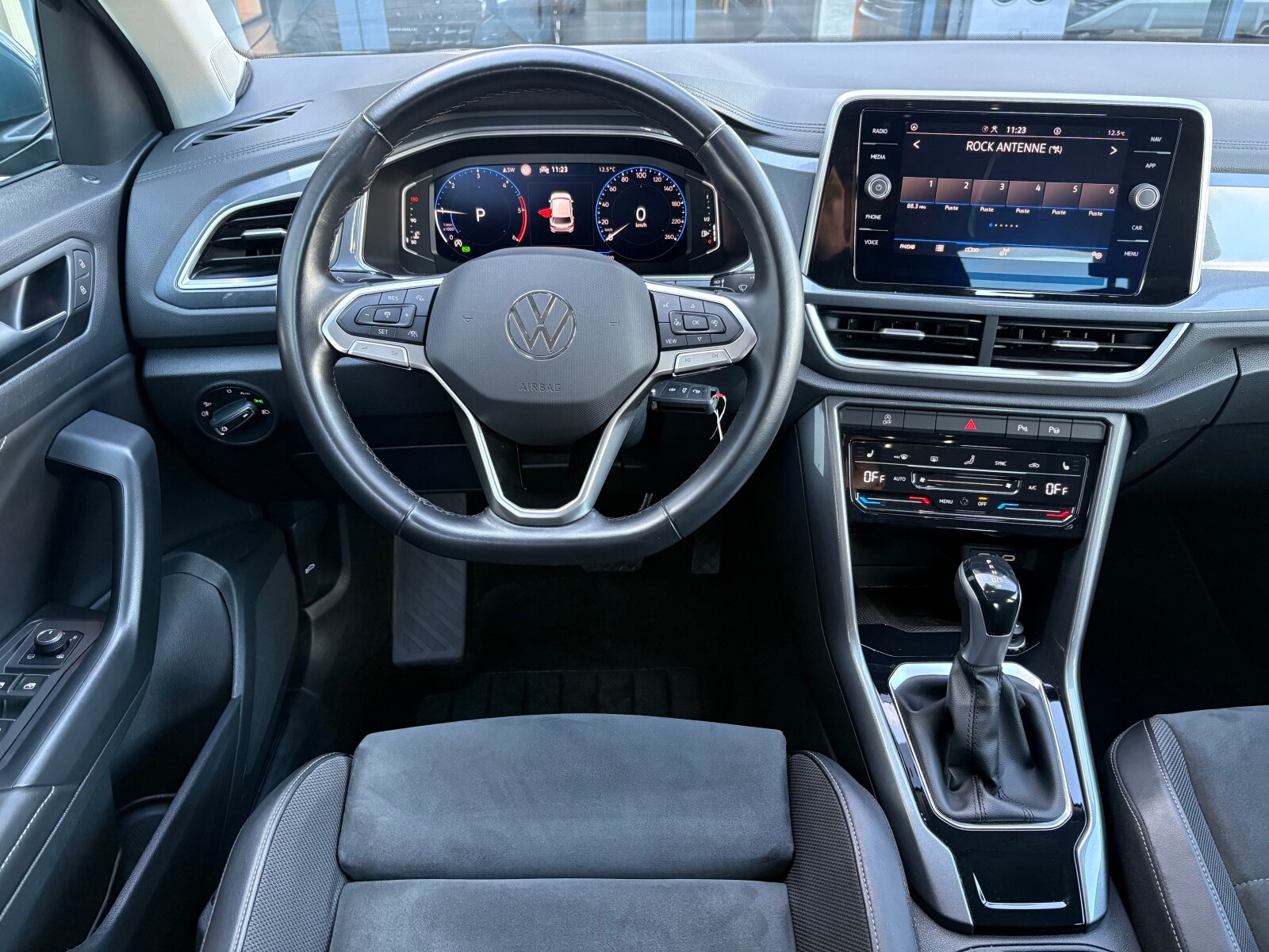 Volkswagen T-Roc - zdjęcie 10